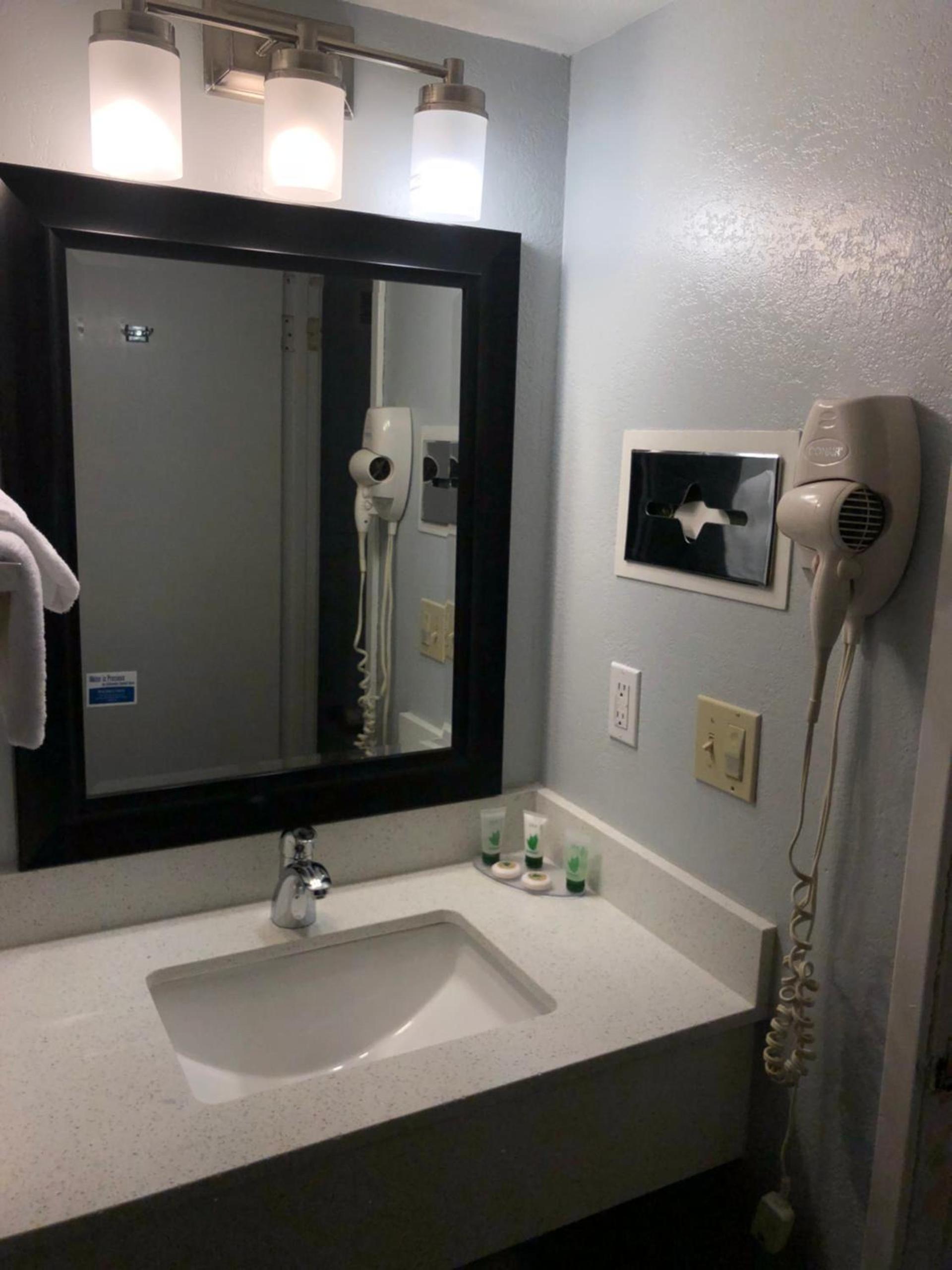 Sand Dollar Inn photo 12