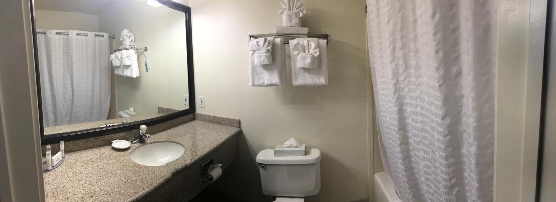 Best Western Plus Villa Del Lago Inn Patterson photo 25