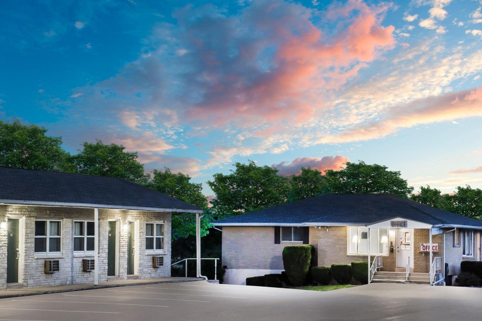 Knights Inn Pine Grove I-81 Exit 100 — hotel in Pine Grove