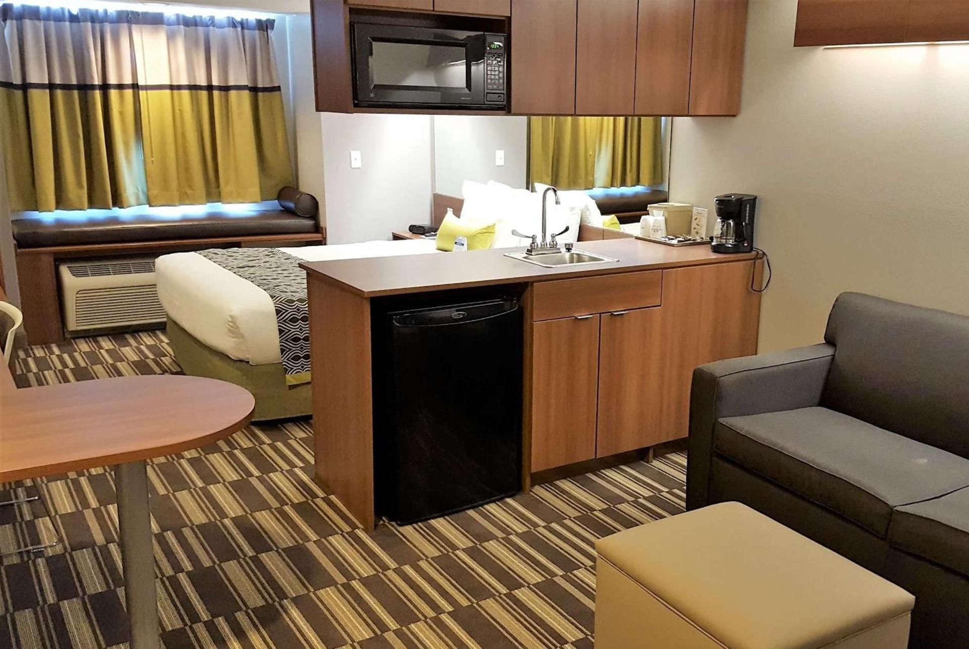 Microtel Inn & Suites by Wyndham Bellevue photo 2