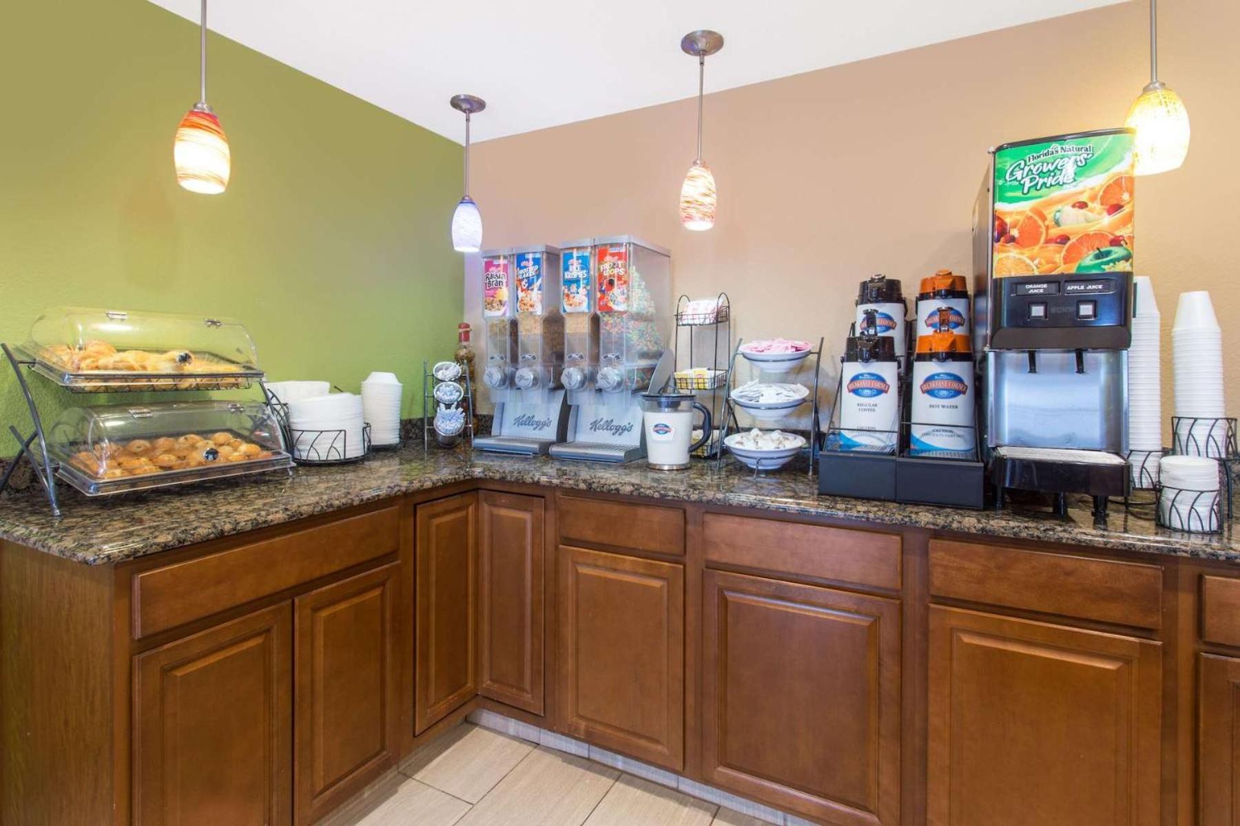 Baymont by Wyndham Waukesha photo 19
