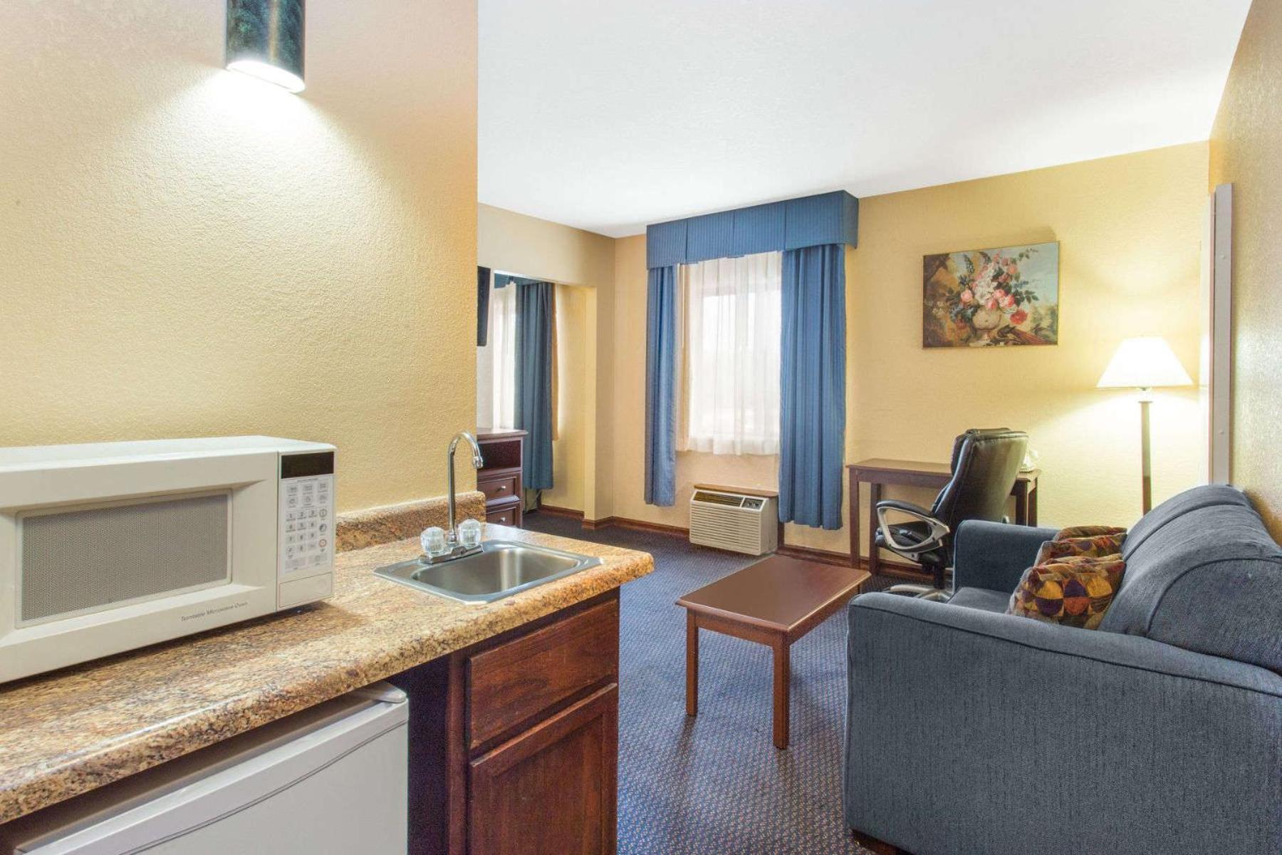 Baymont by Wyndham Waukesha photo 24