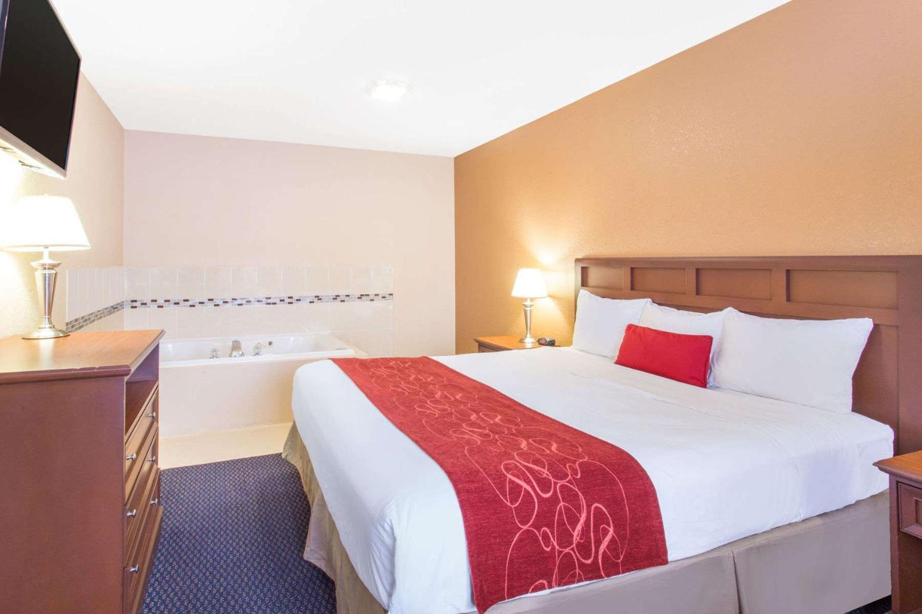 Baymont by Wyndham Waukesha photo 25