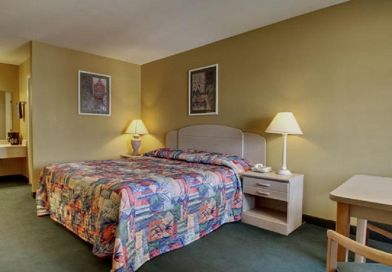 Key West Inn - Childersburg photo 14