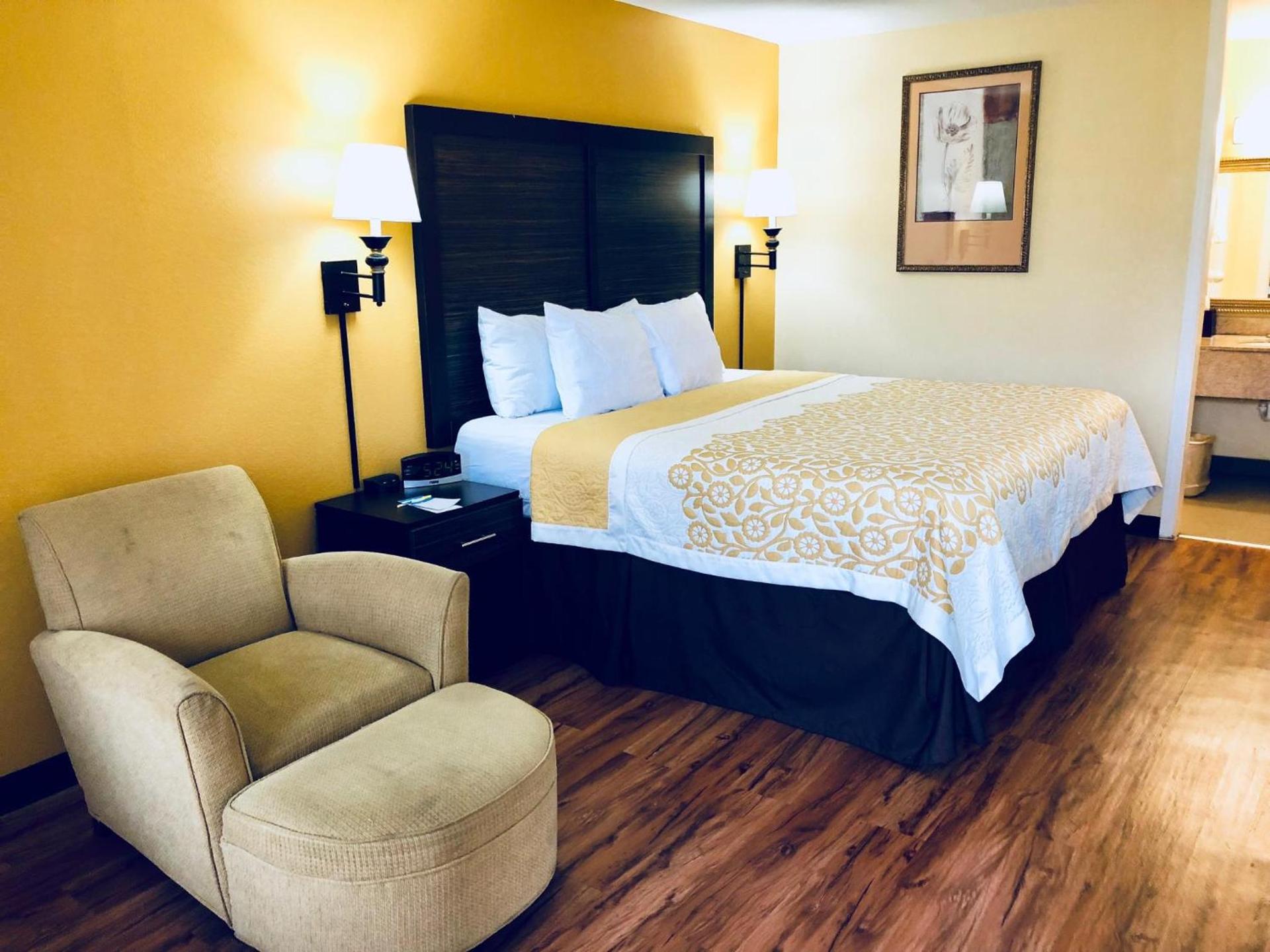 Days Inn by Wyndham Madison photo 23