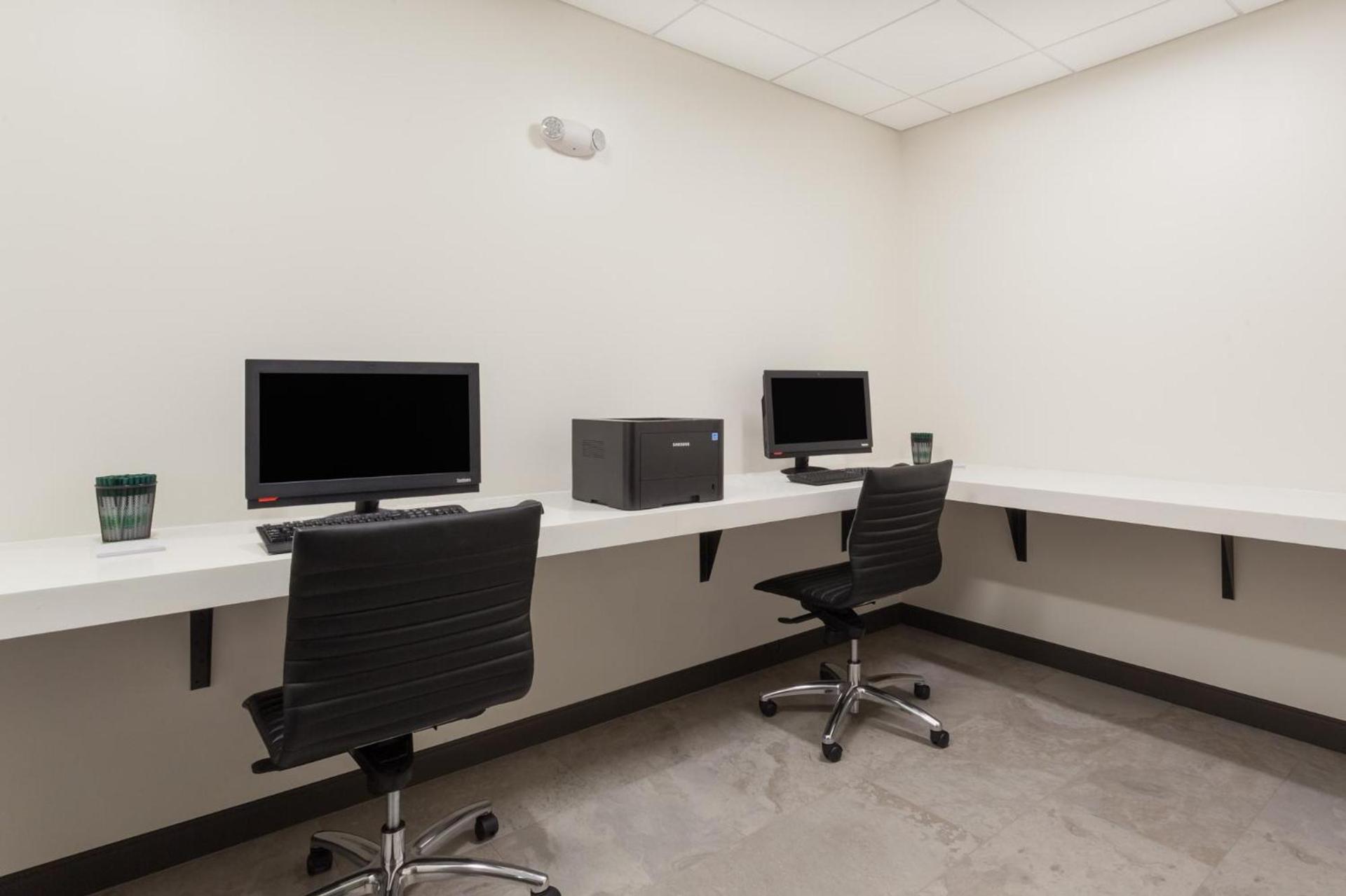 Wingate by Wyndham Altoona Downtown/Medical Center photo 26