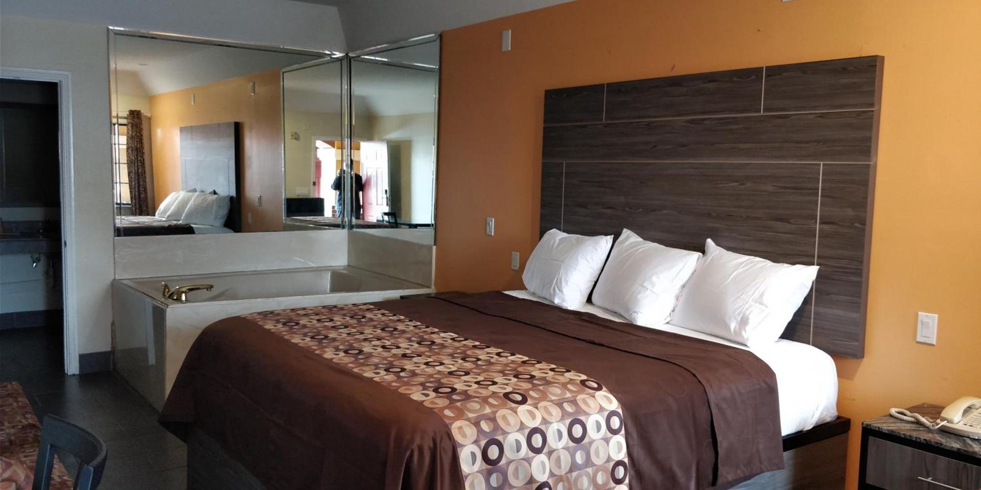 Regency Inn and Suites Galena Park photo 12
