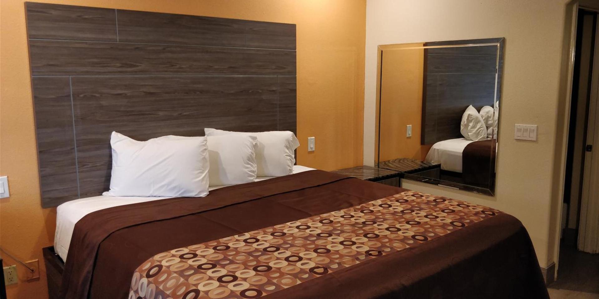 Regency Inn and Suites Galena Park photo 8