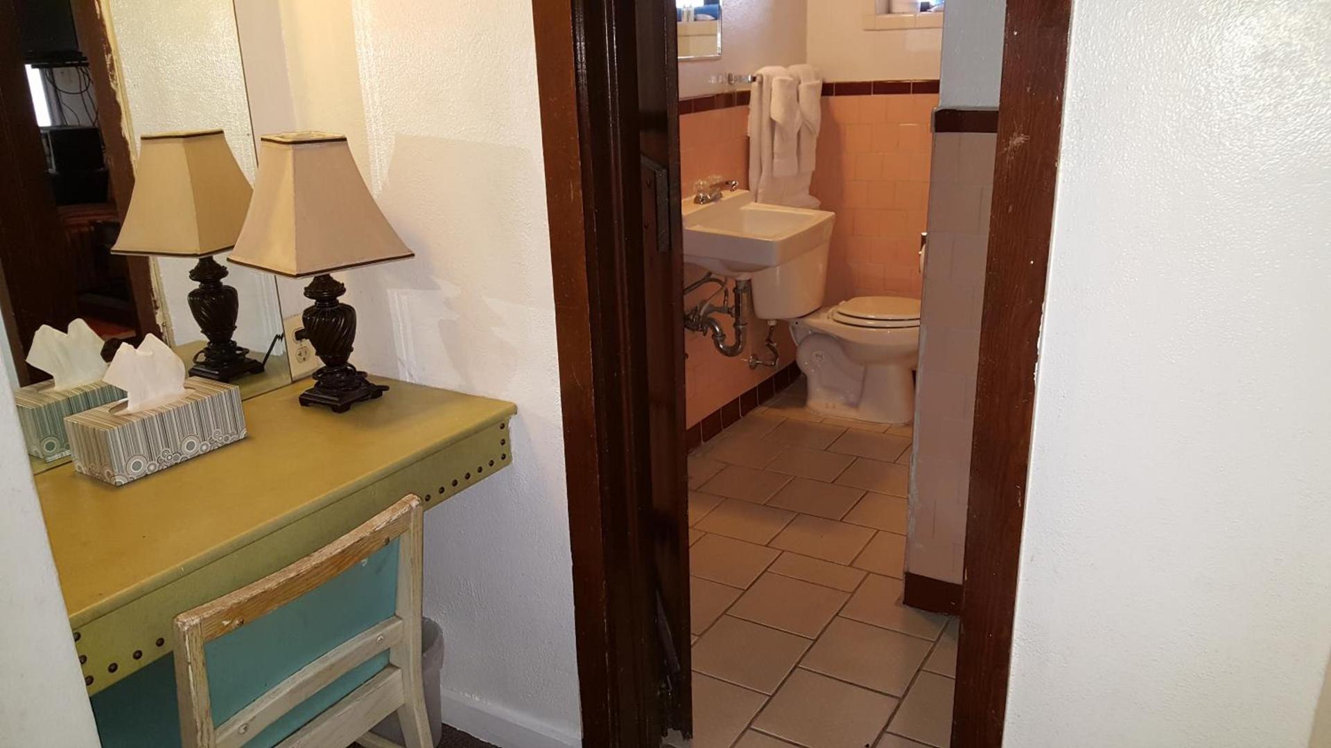 Cottonwood Court Motel photo 27