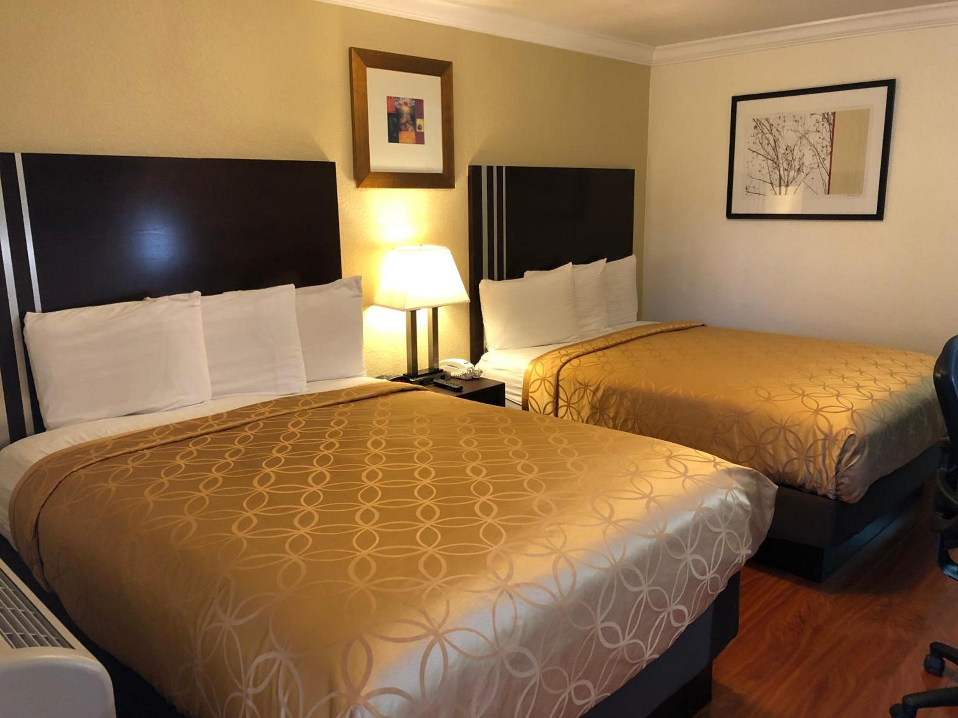 Lombard Plaza Motel photo 34