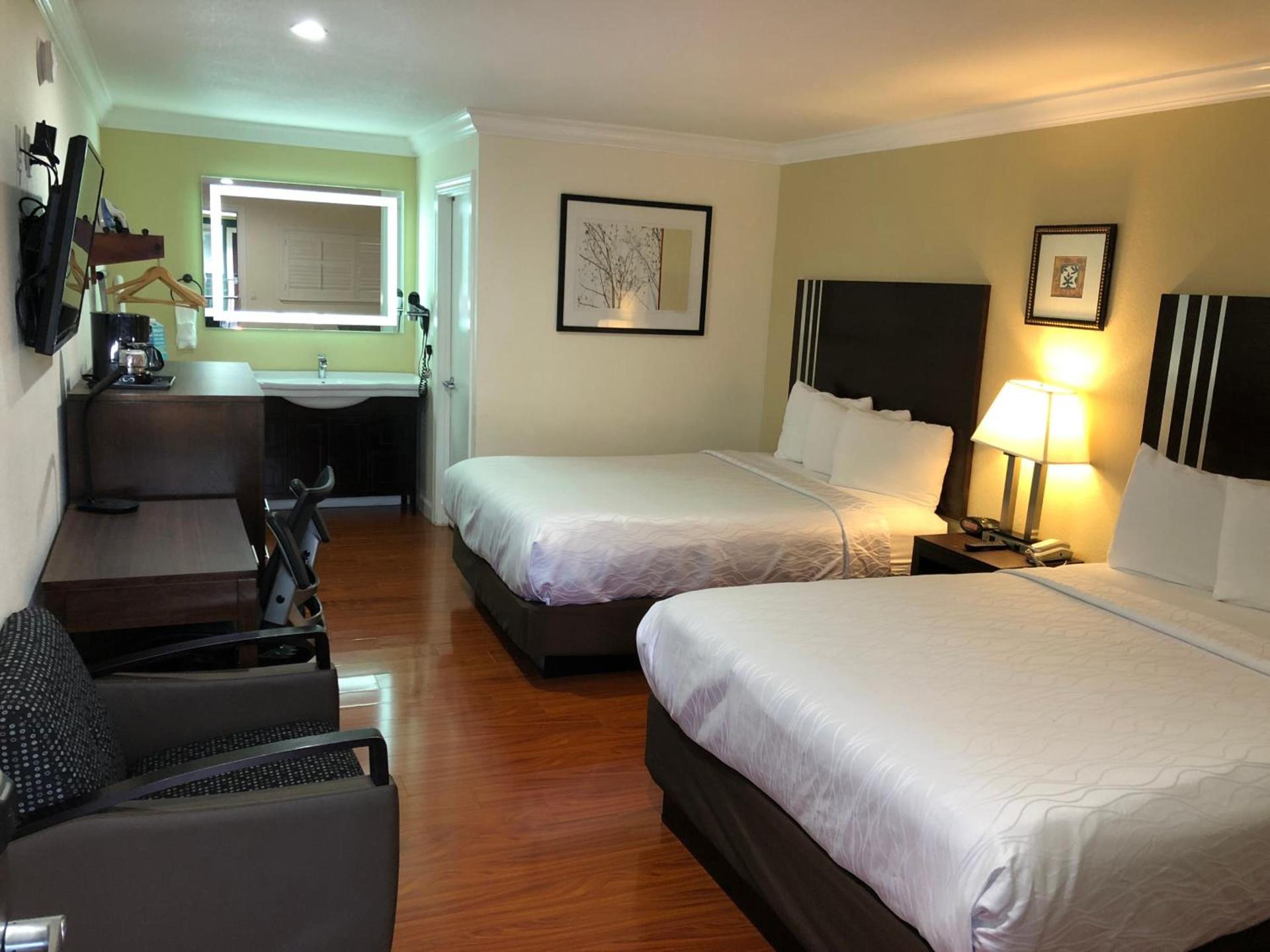 Lombard Plaza Motel photo 24