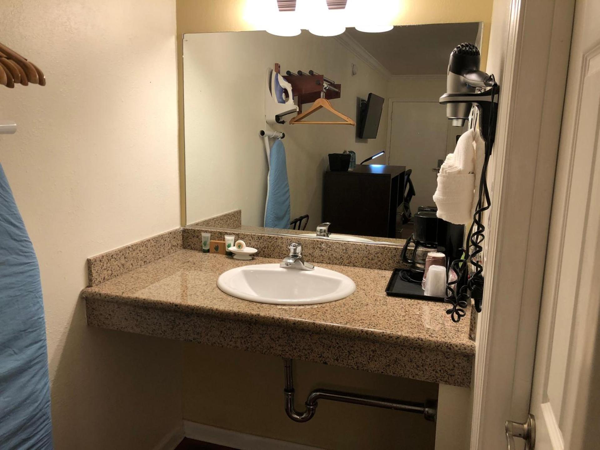 Lombard Plaza Motel photo 8