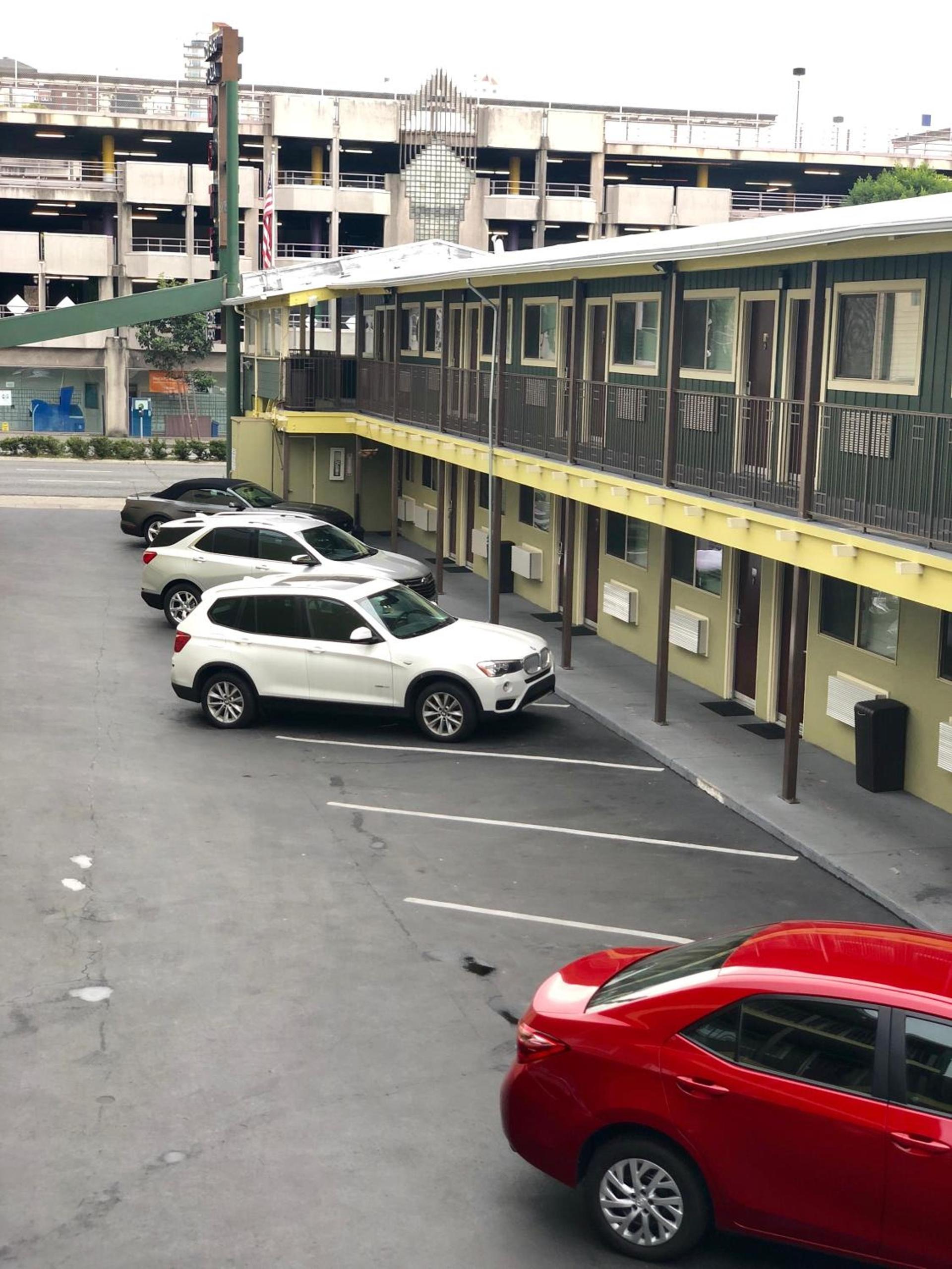 Lombard Plaza Motel photo 4