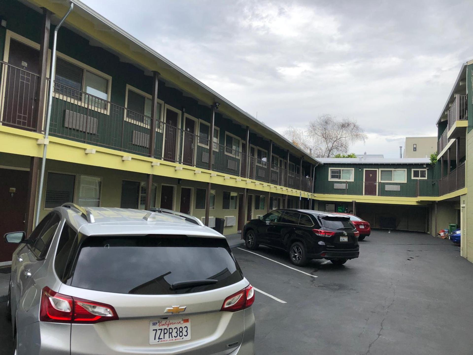 Lombard Plaza Motel photo 1