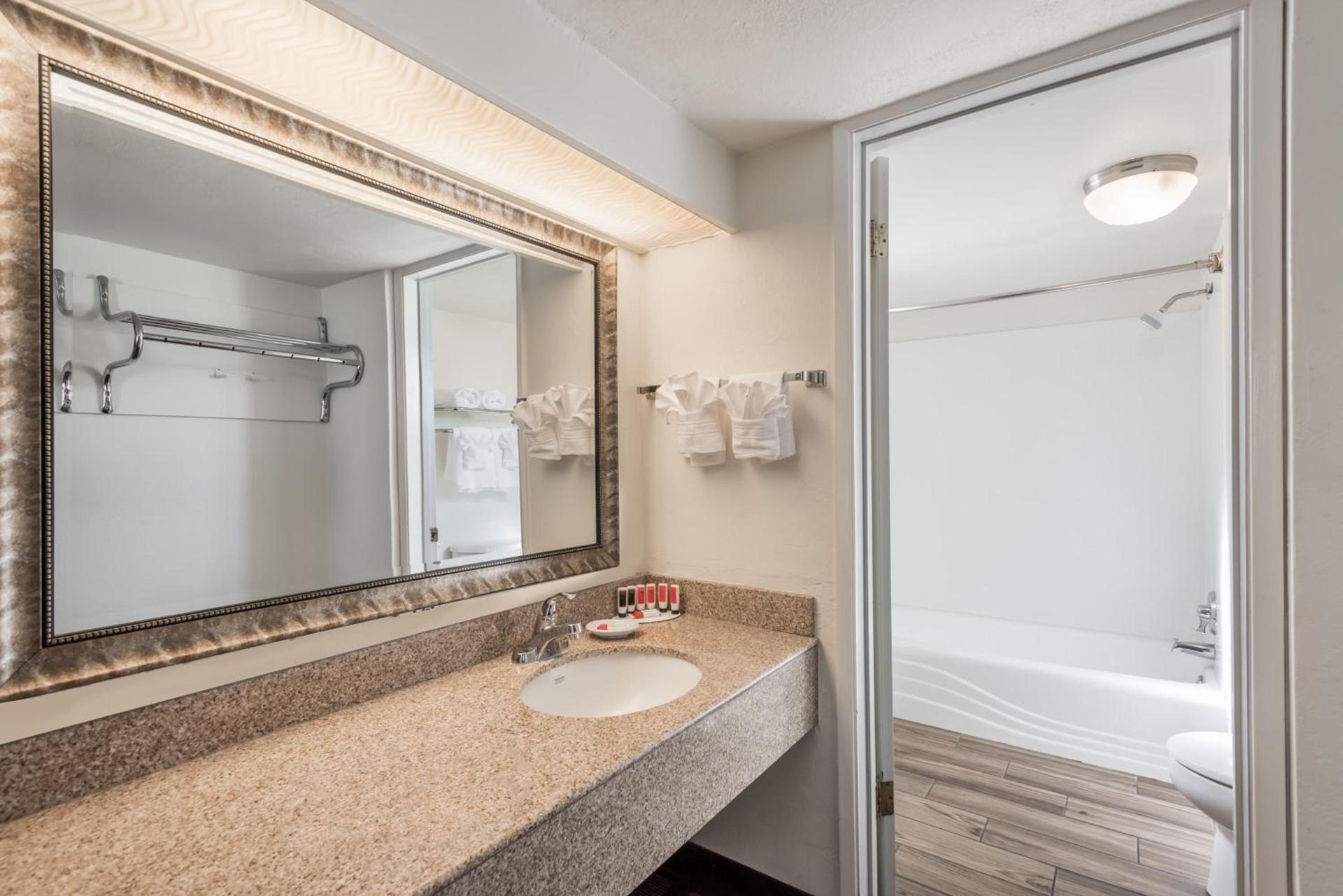 Days Inn & Suites by Wyndham Lodi photo 26