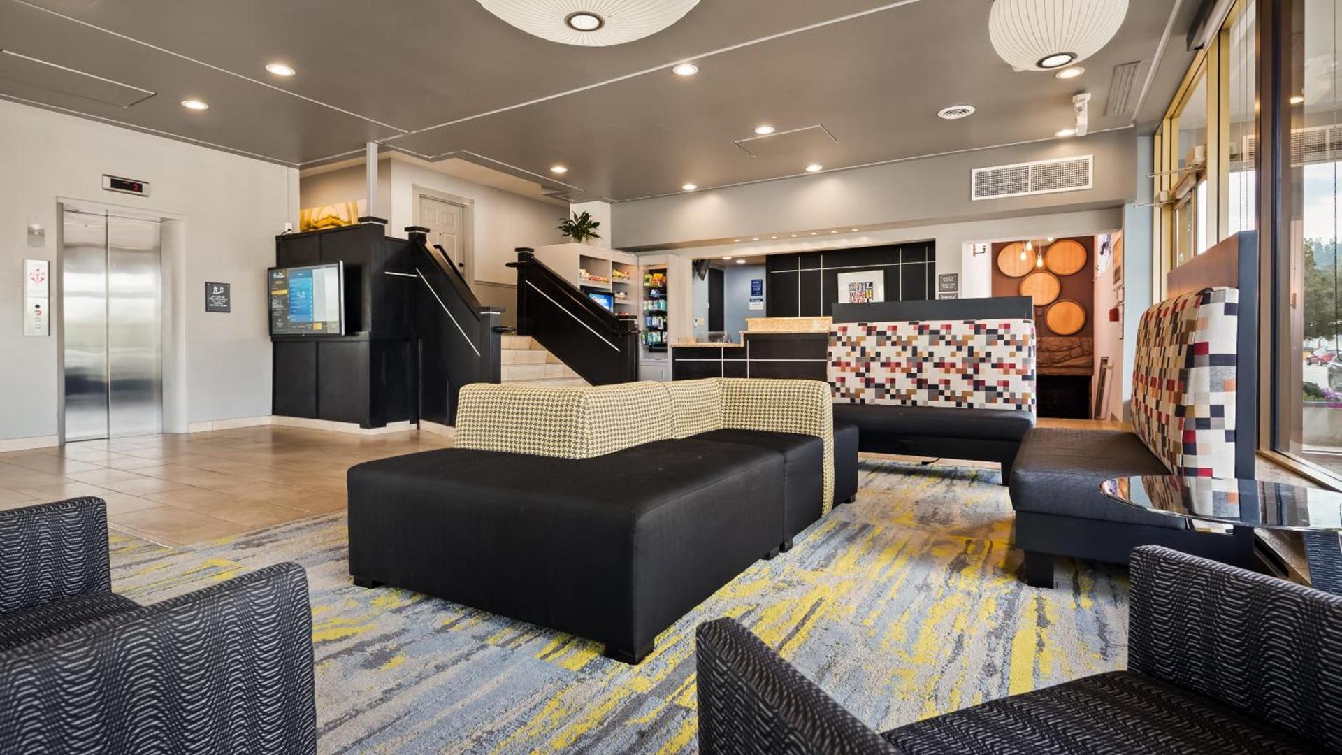 Best Western Plus Milwaukee West photo 58
