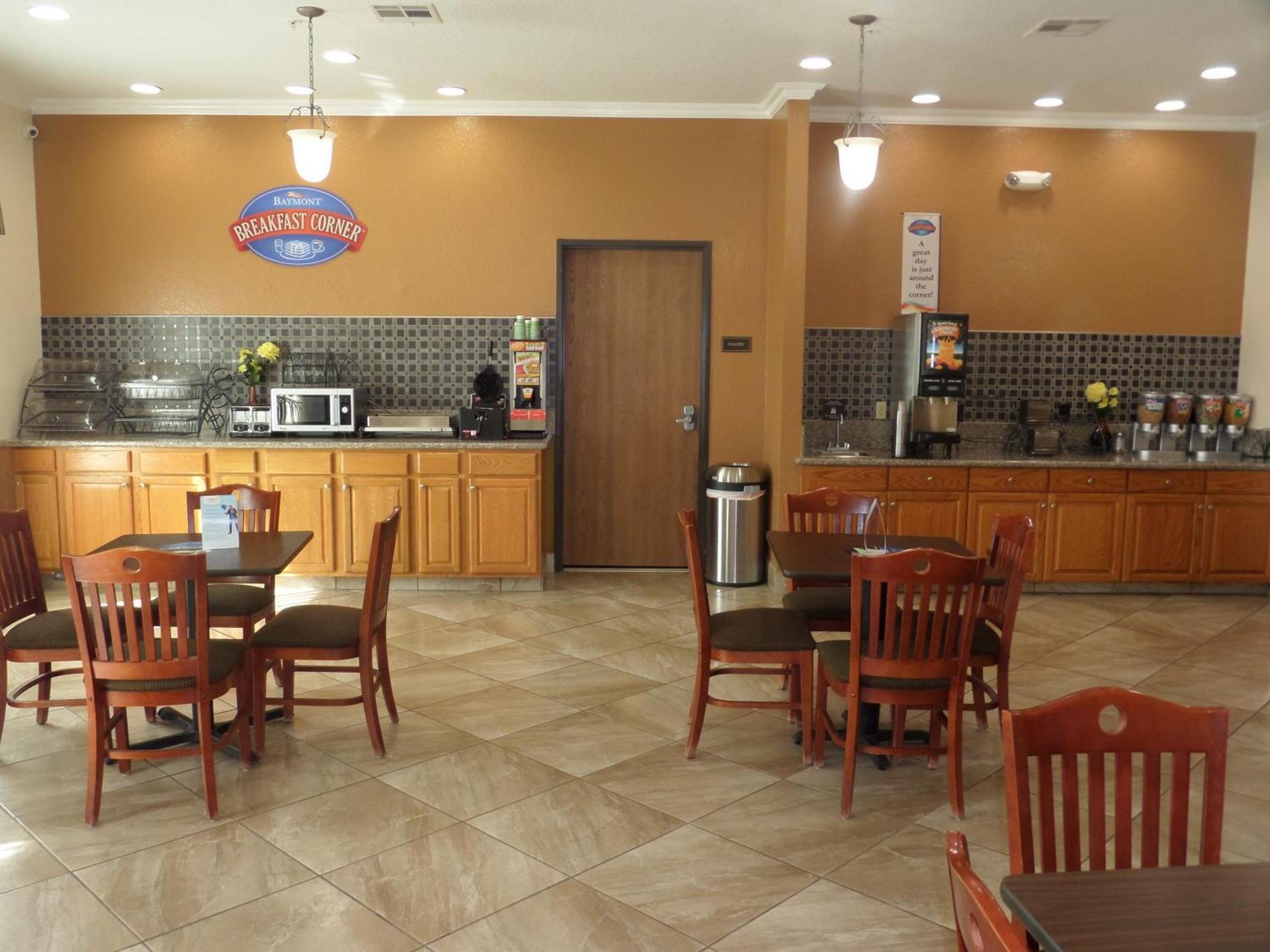 Baymont by Wyndham Pearsall photo 12