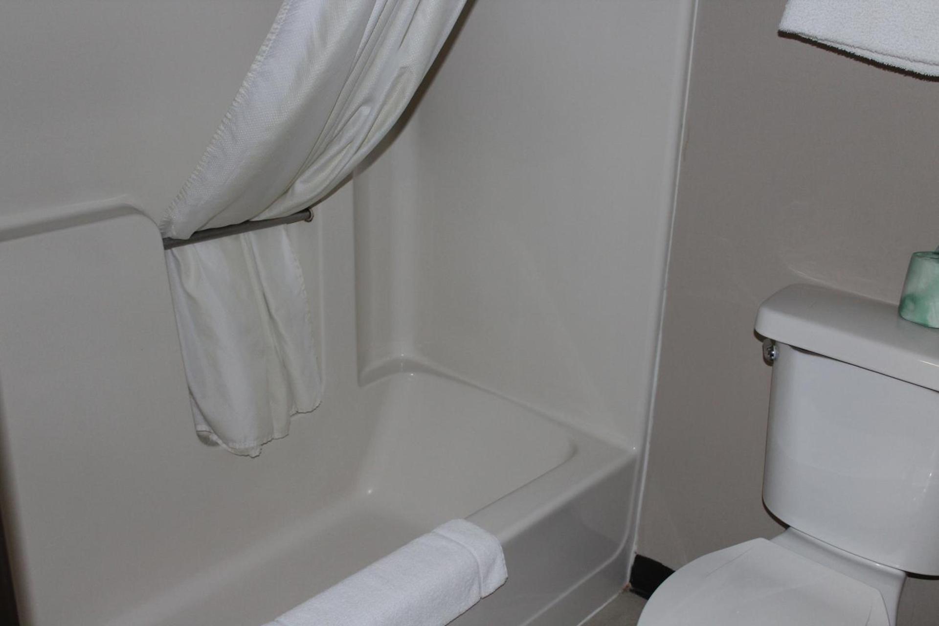 Coratel Inn and Suites Maple Grove photo 8