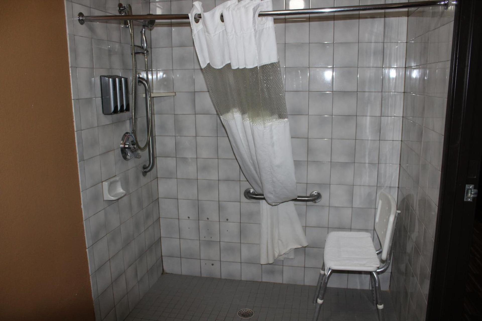 Coratel Inn and Suites Maple Grove photo 30