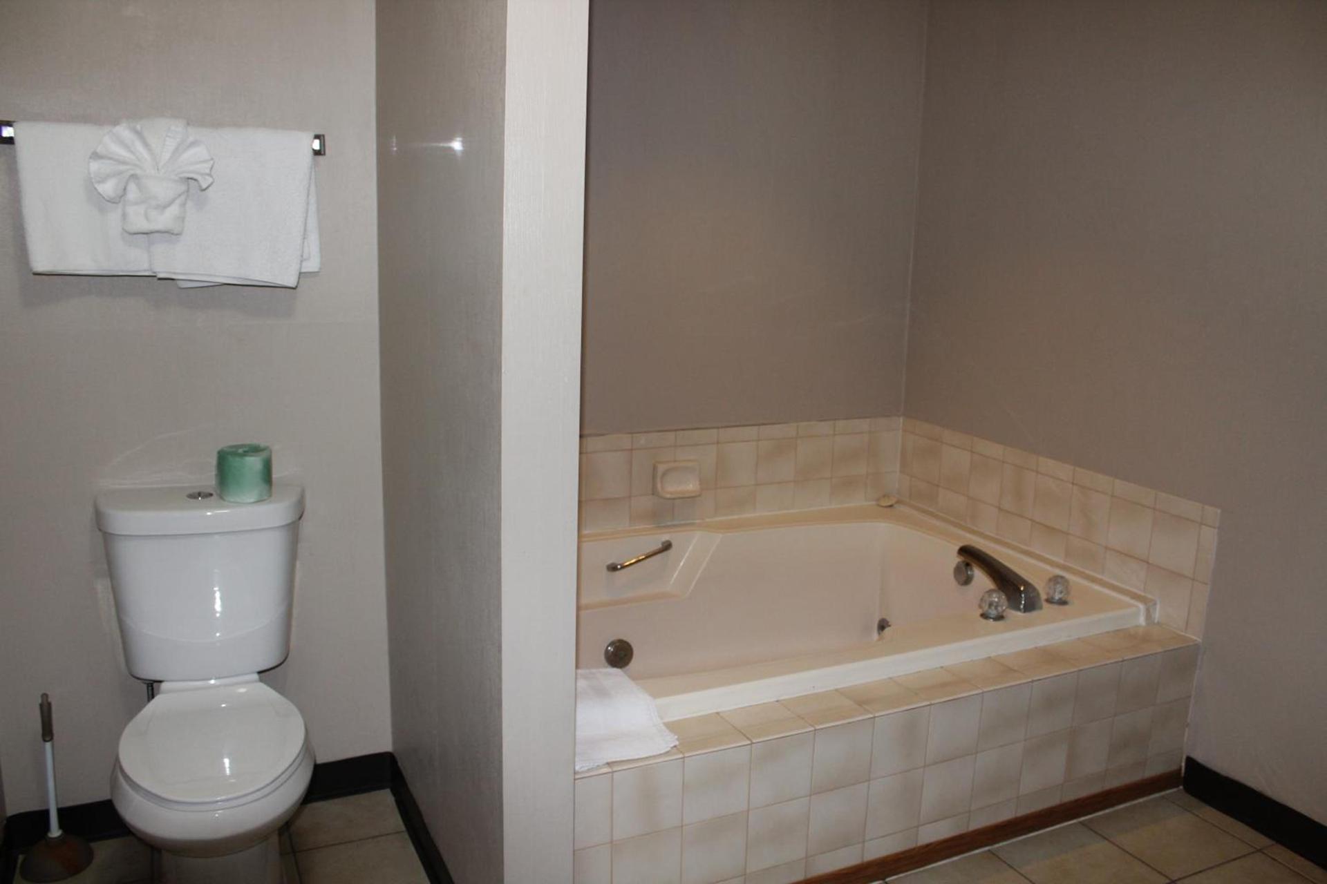 Coratel Inn and Suites Maple Grove photo 35