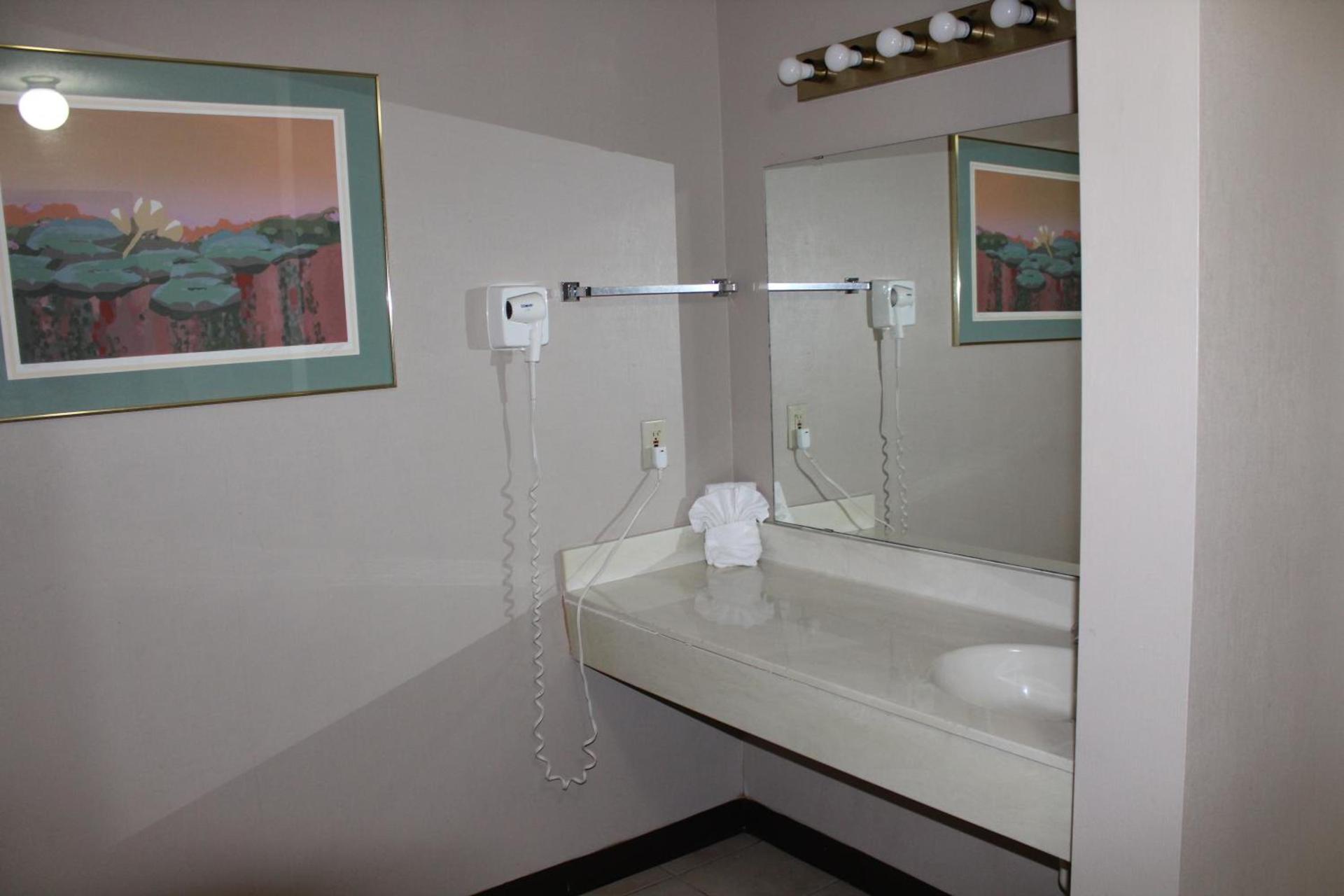 Coratel Inn and Suites Maple Grove photo 36