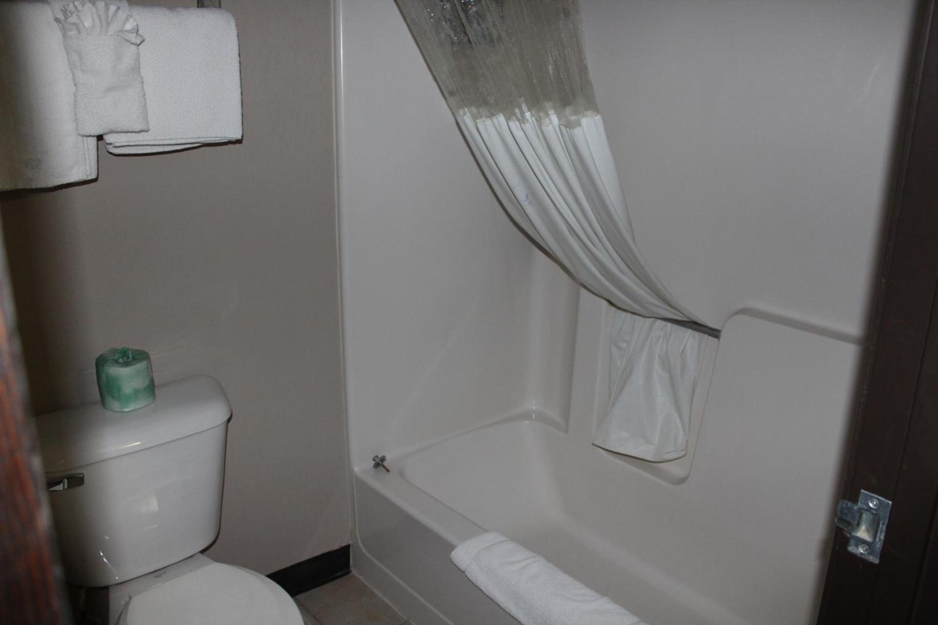 Coratel Inn and Suites Maple Grove photo 45