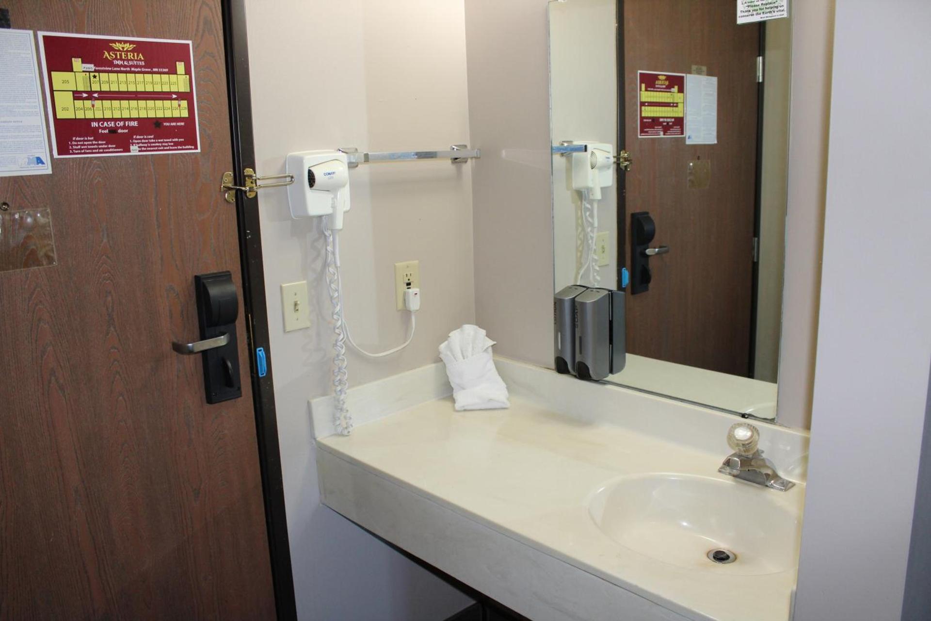 Coratel Inn and Suites Maple Grove photo 46