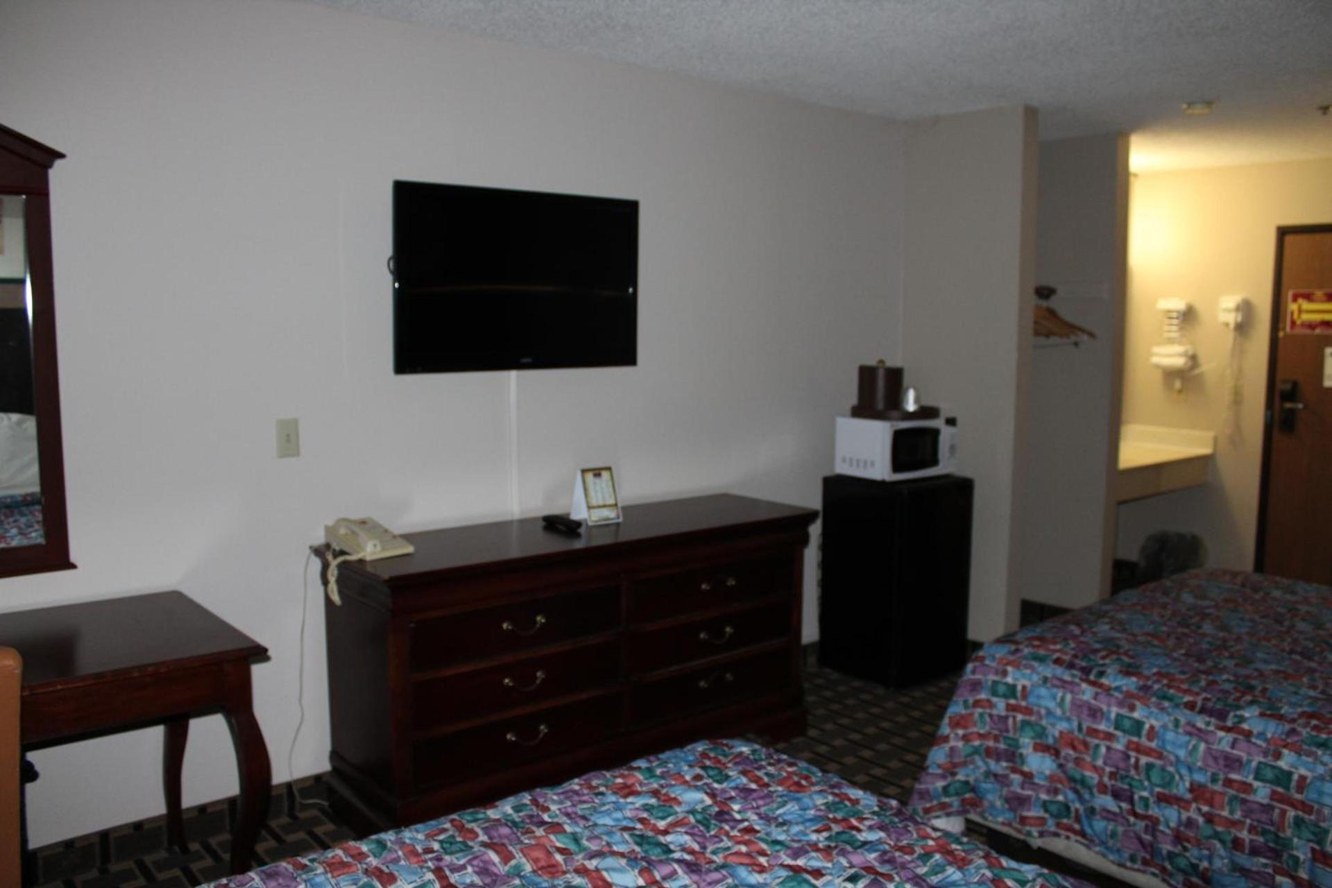 Coratel Inn and Suites Maple Grove photo 5