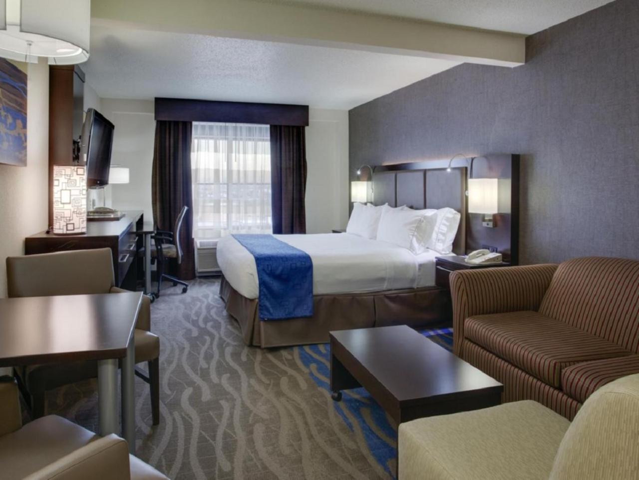 Holiday Inn Express Hotel & Suites Meadowlands Area by IHG photo 6