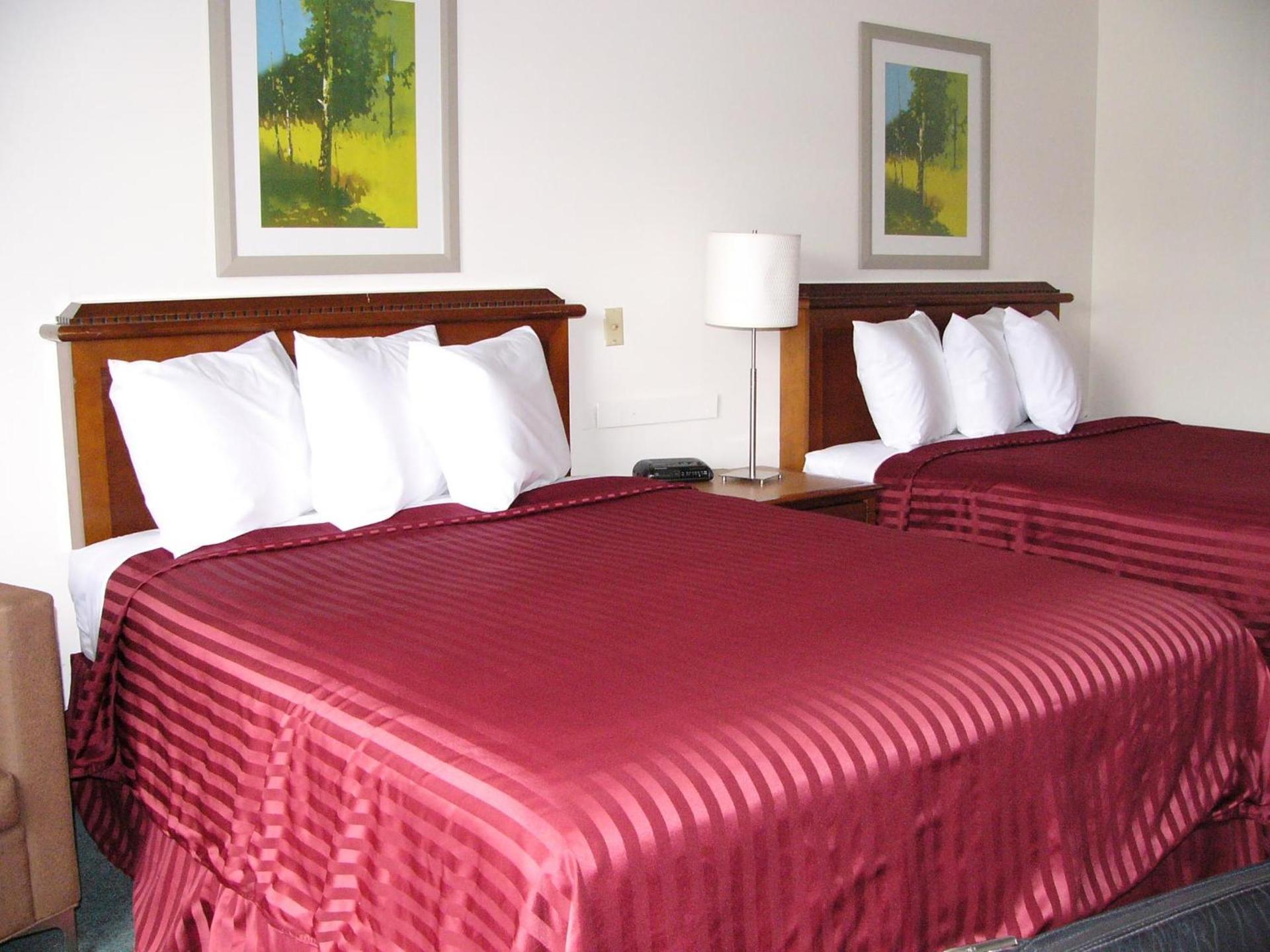 Oyster Bay Inn & Suites photo 2