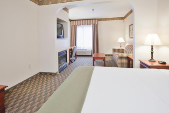 Holiday Inn Express Hotel & Suites Laurinburg by IHG photo 20