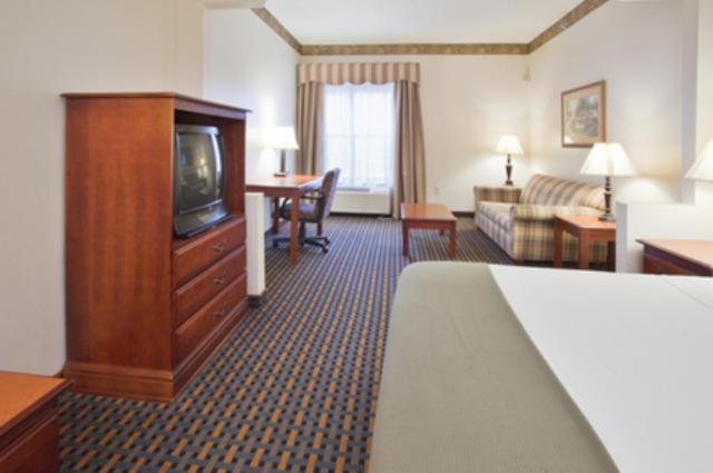 Holiday Inn Express Hotel & Suites Laurinburg by IHG photo 19