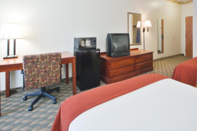 Holiday Inn Express Hotel & Suites Laurinburg by IHG photo 10