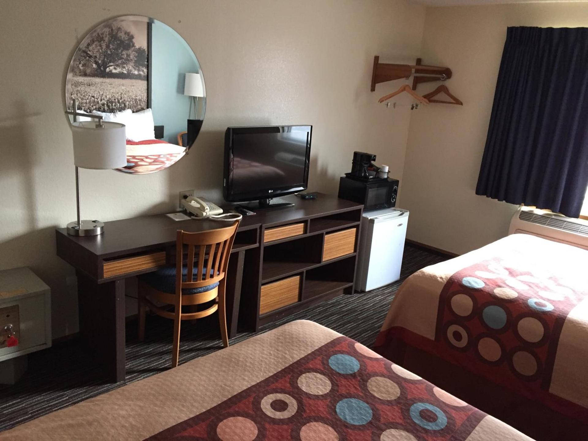 Super 8 by Wyndham College Station photo 38