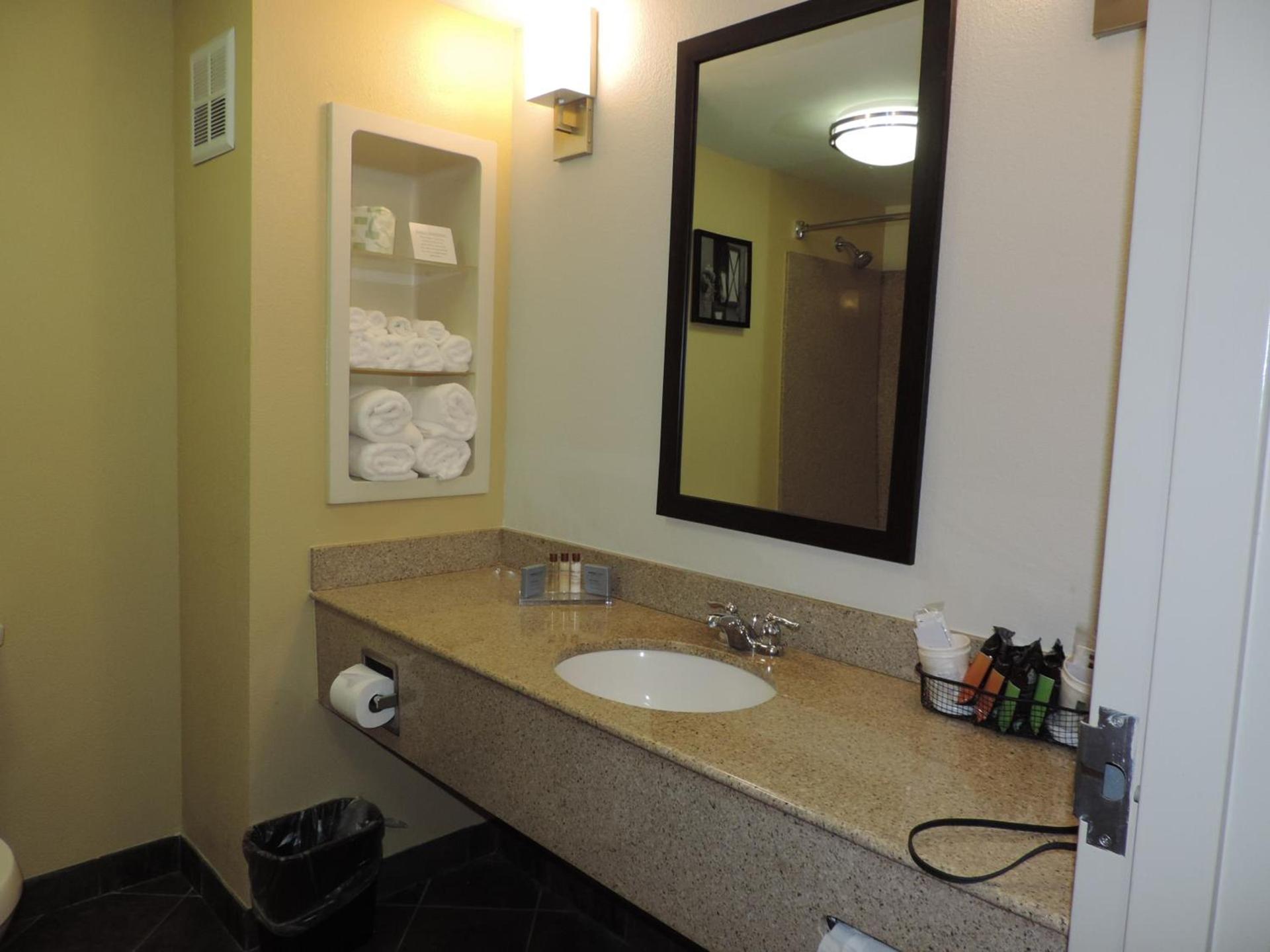 Wingate by Wyndham Bowling Green photo 40
