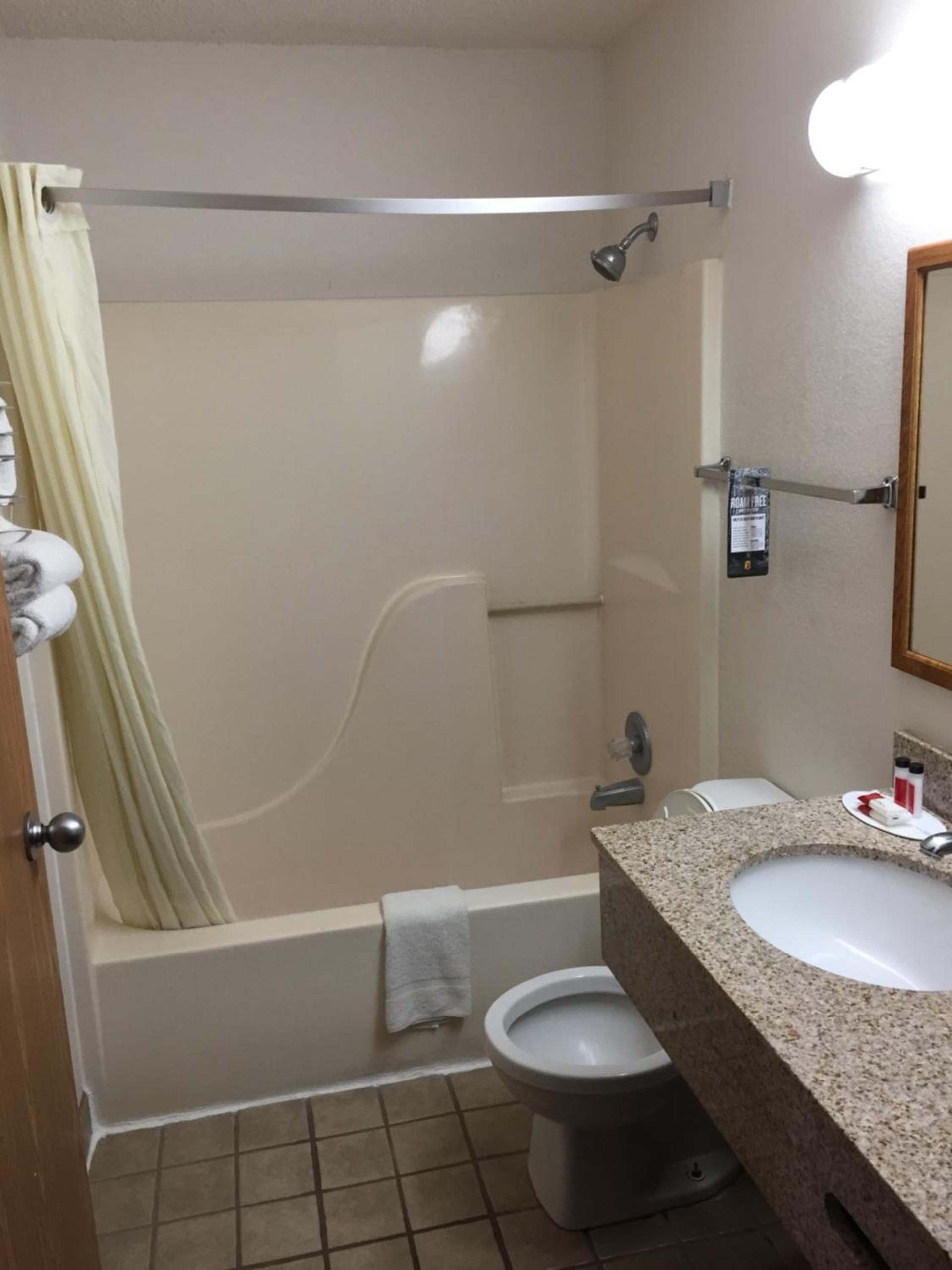Super 8 by Wyndham College Station photo 34