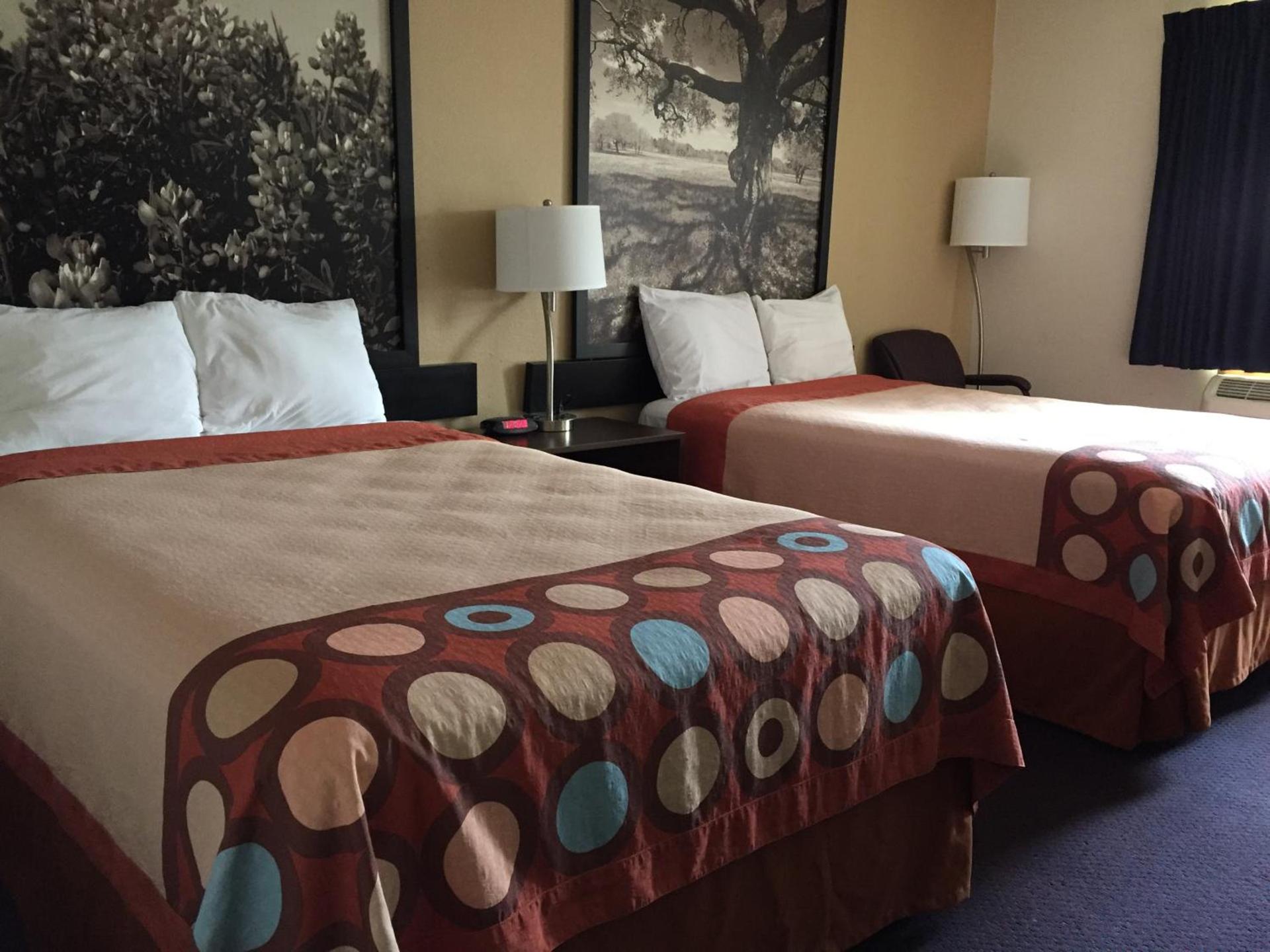 Super 8 by Wyndham College Station photo 32