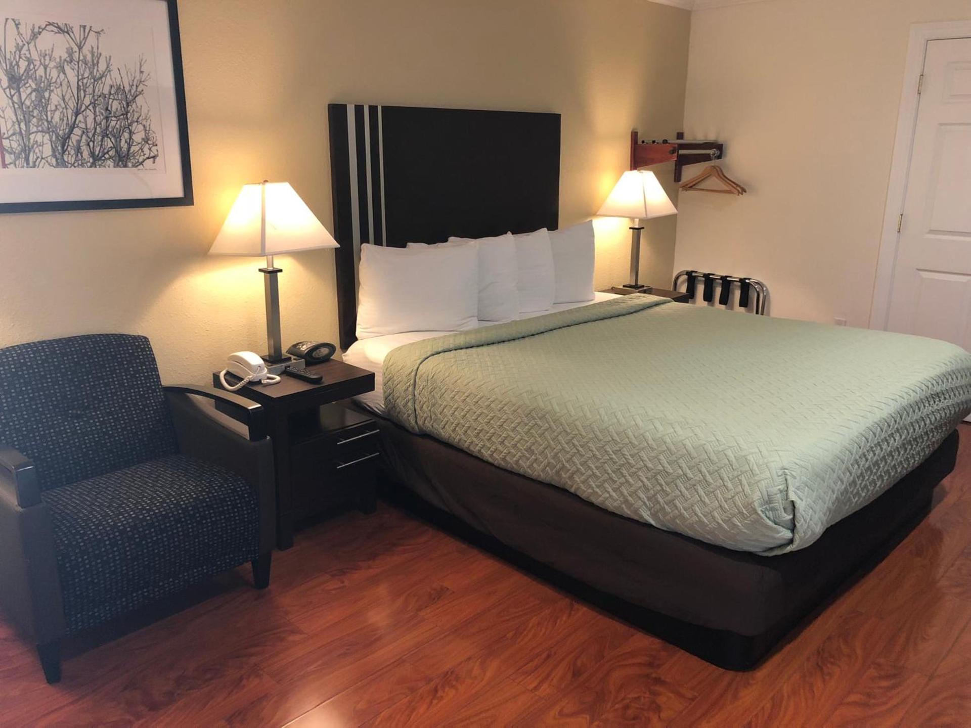 Lombard Plaza Motel photo 37