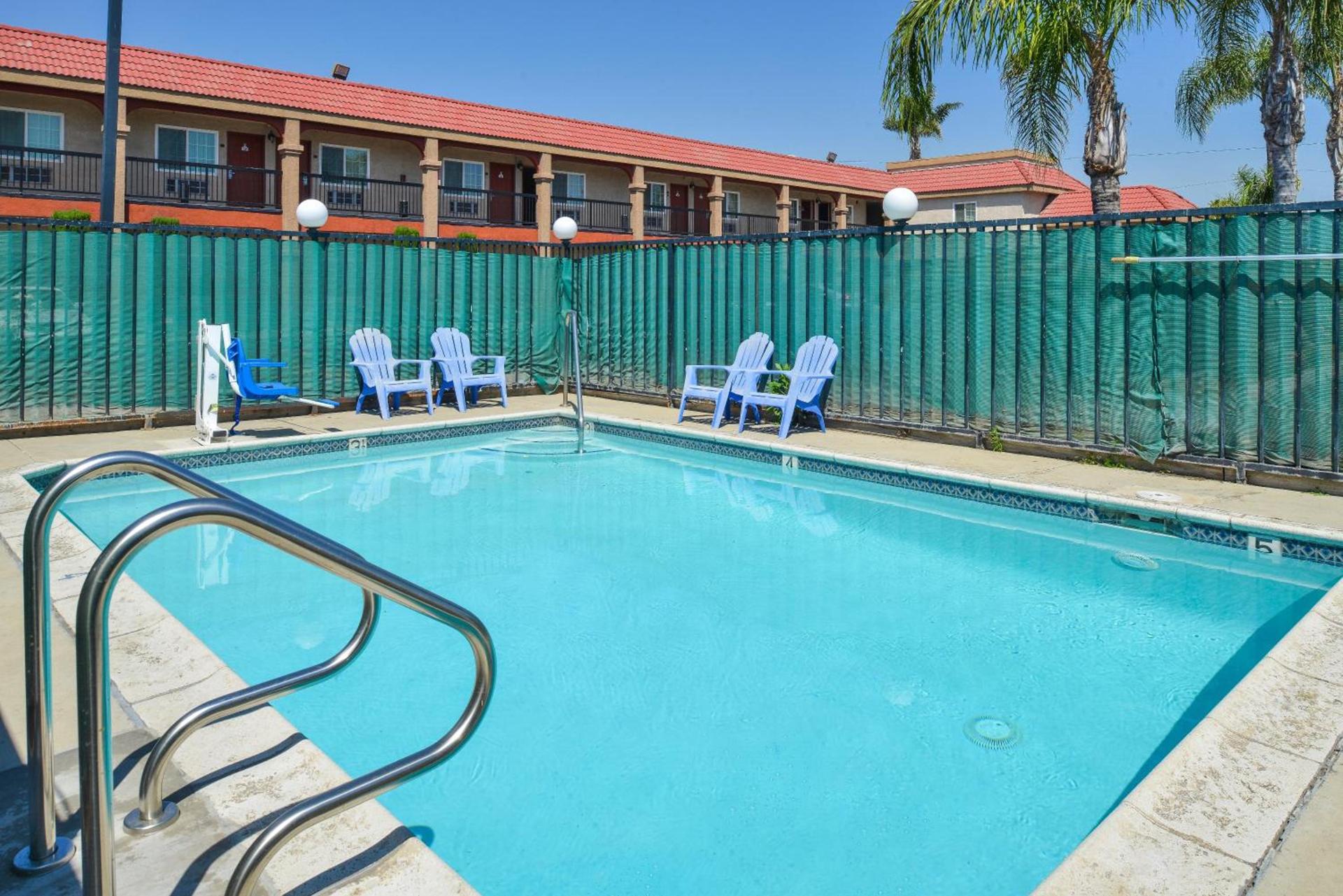 Americas Best Value Inn-Rialto photo 2