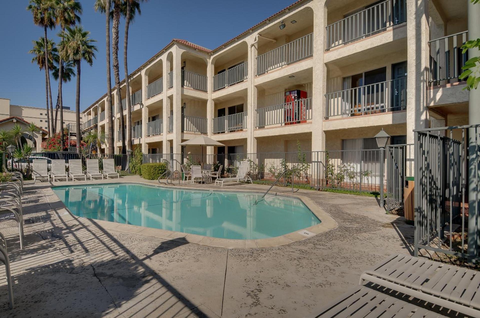 Vagabond Inn Glendale photo 12