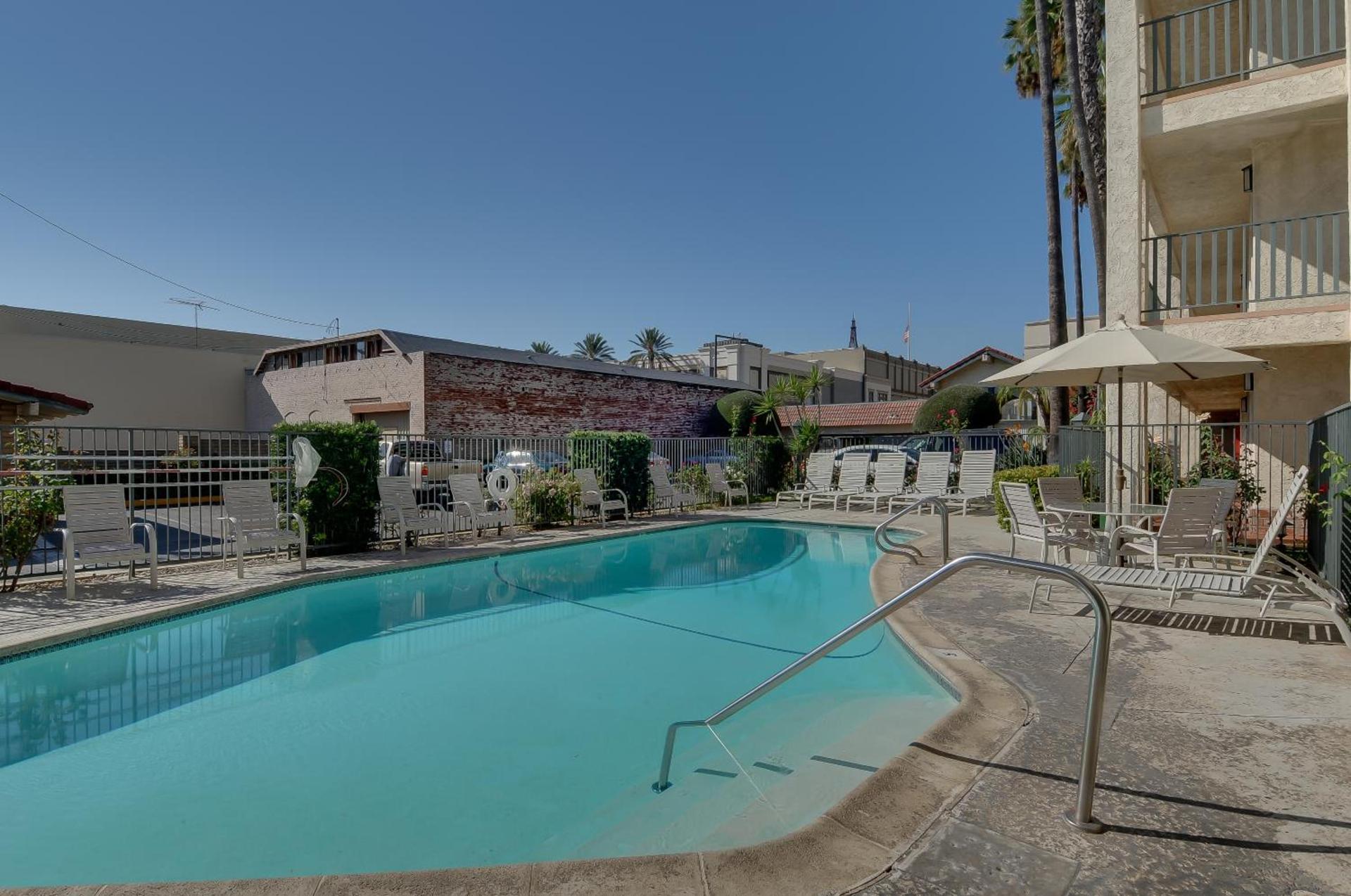 Vagabond Inn Glendale photo 11