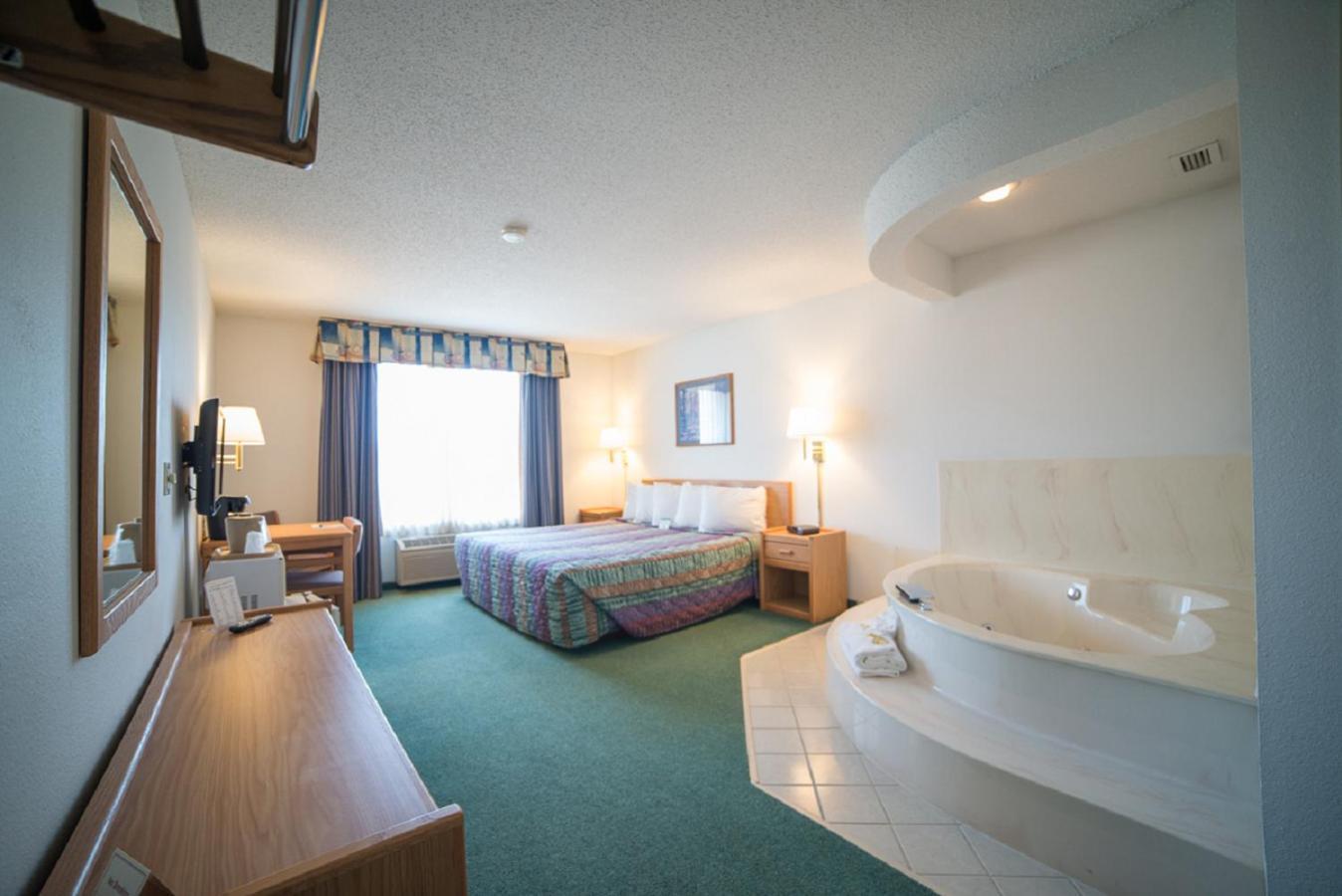 River Valley Inn & Suites photo 3