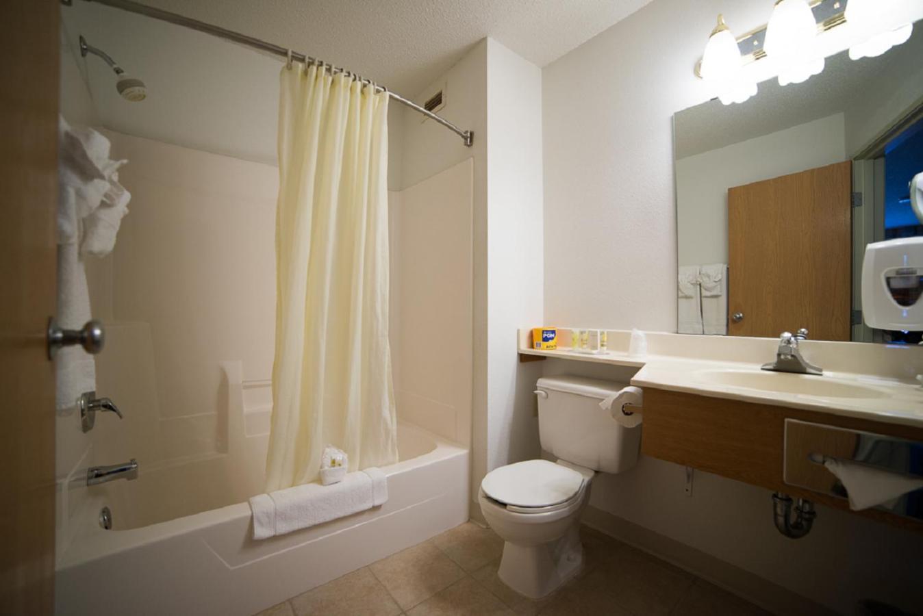River Valley Inn & Suites photo 6