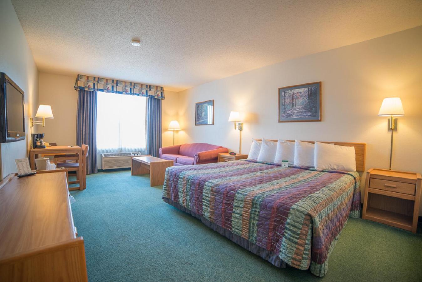 River Valley Inn & Suites photo 8