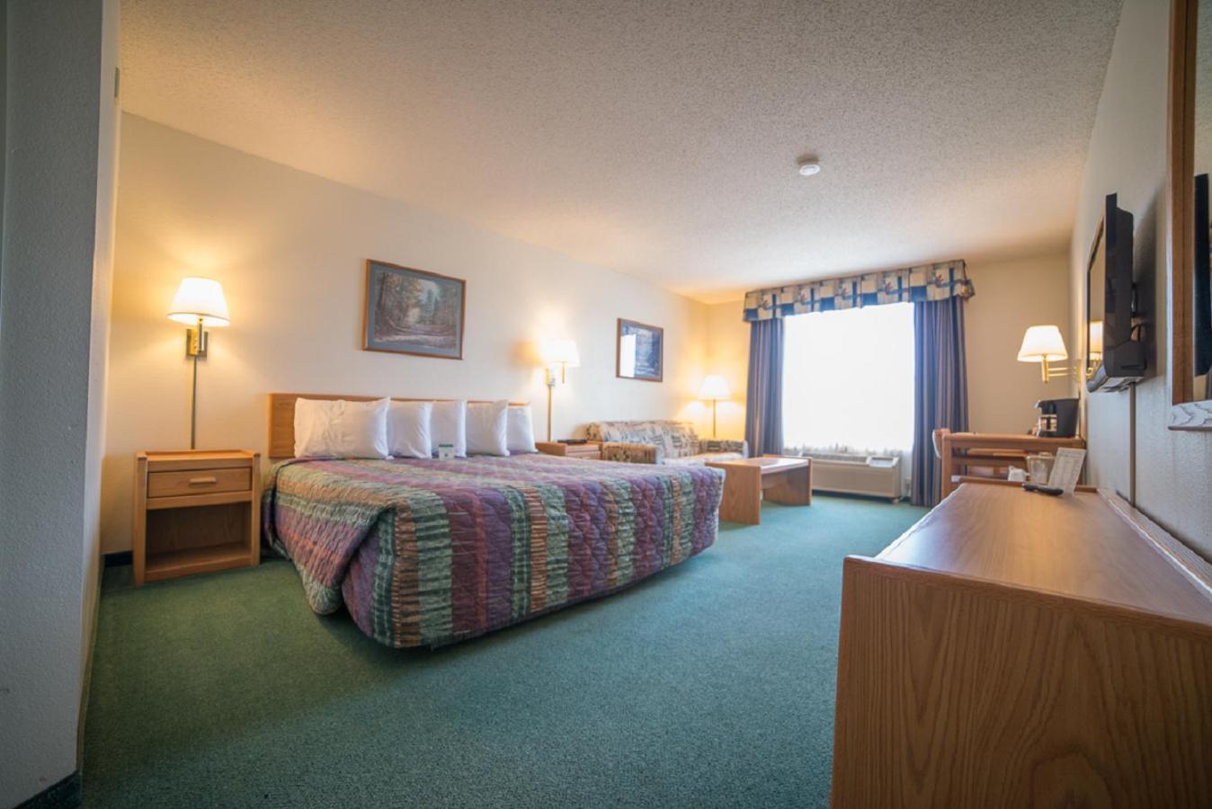 River Valley Inn & Suites photo 2