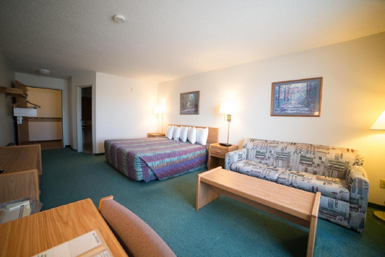 River Valley Inn & Suites photo 10