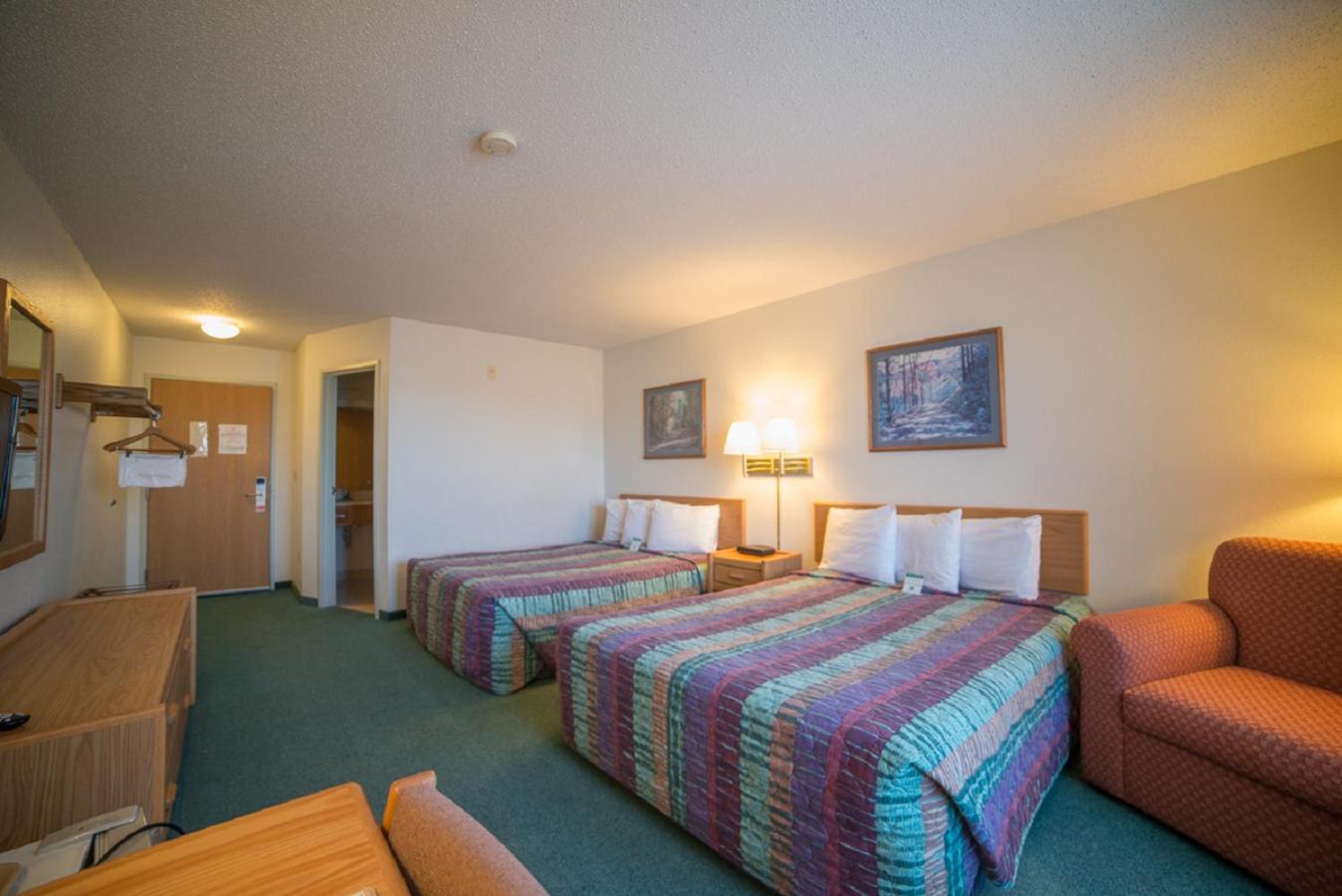 River Valley Inn & Suites photo 11
