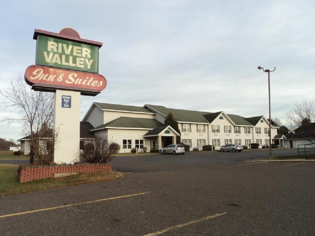 River Valley Inn & Suites photo 1