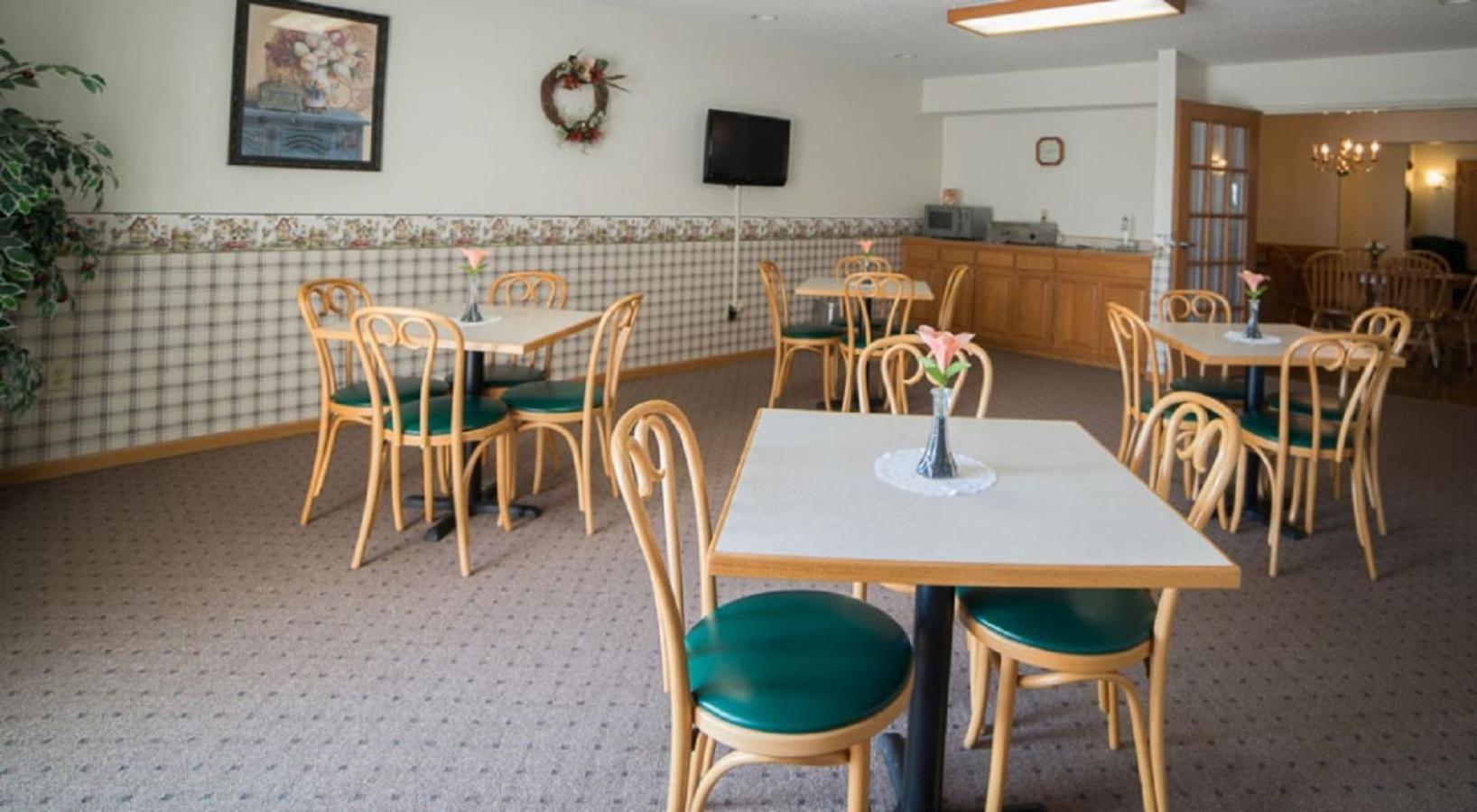 River Valley Inn & Suites photo 15