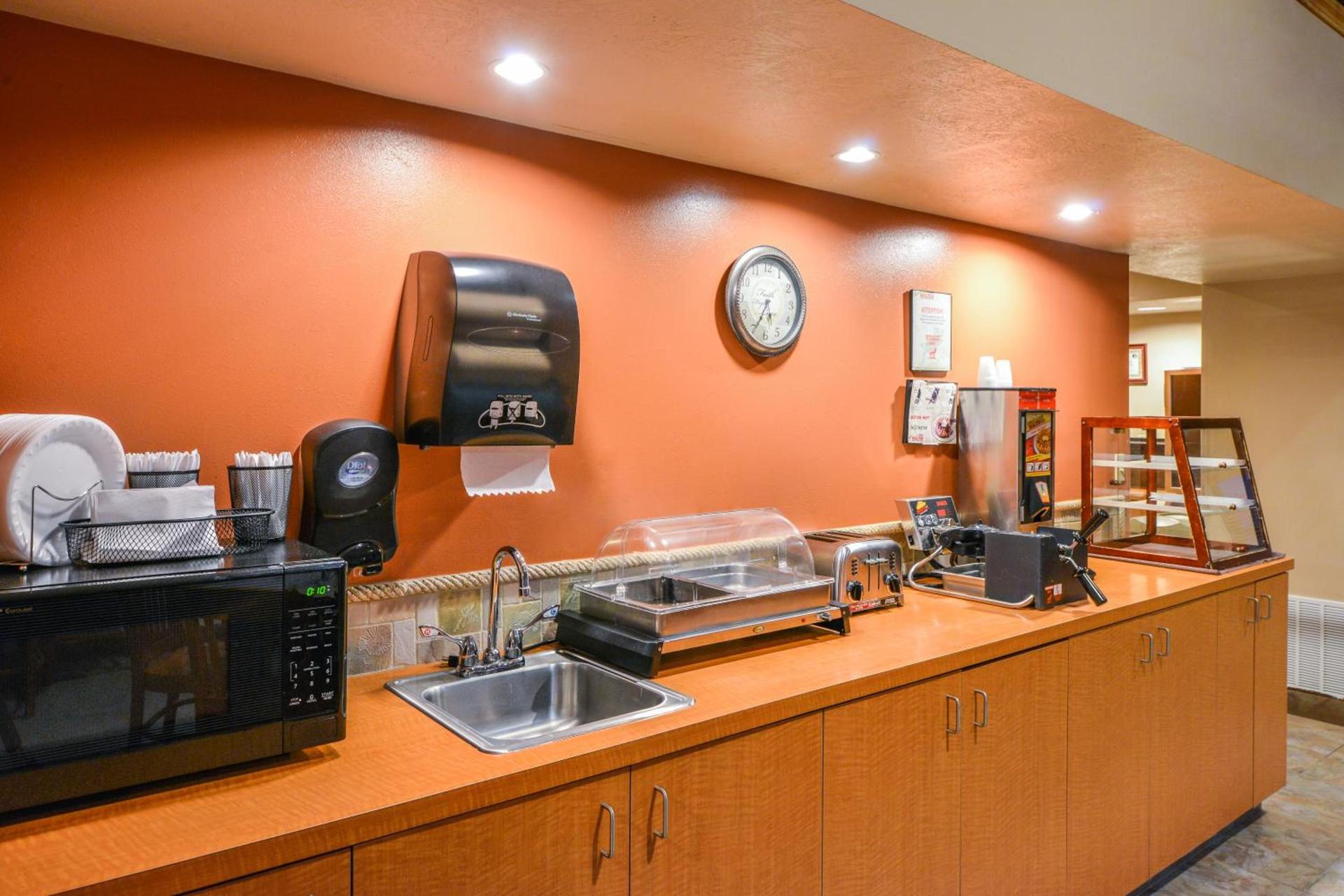 Baymont by Wyndham Sioux Falls North,I-29,Russell St, Airport photo 41
